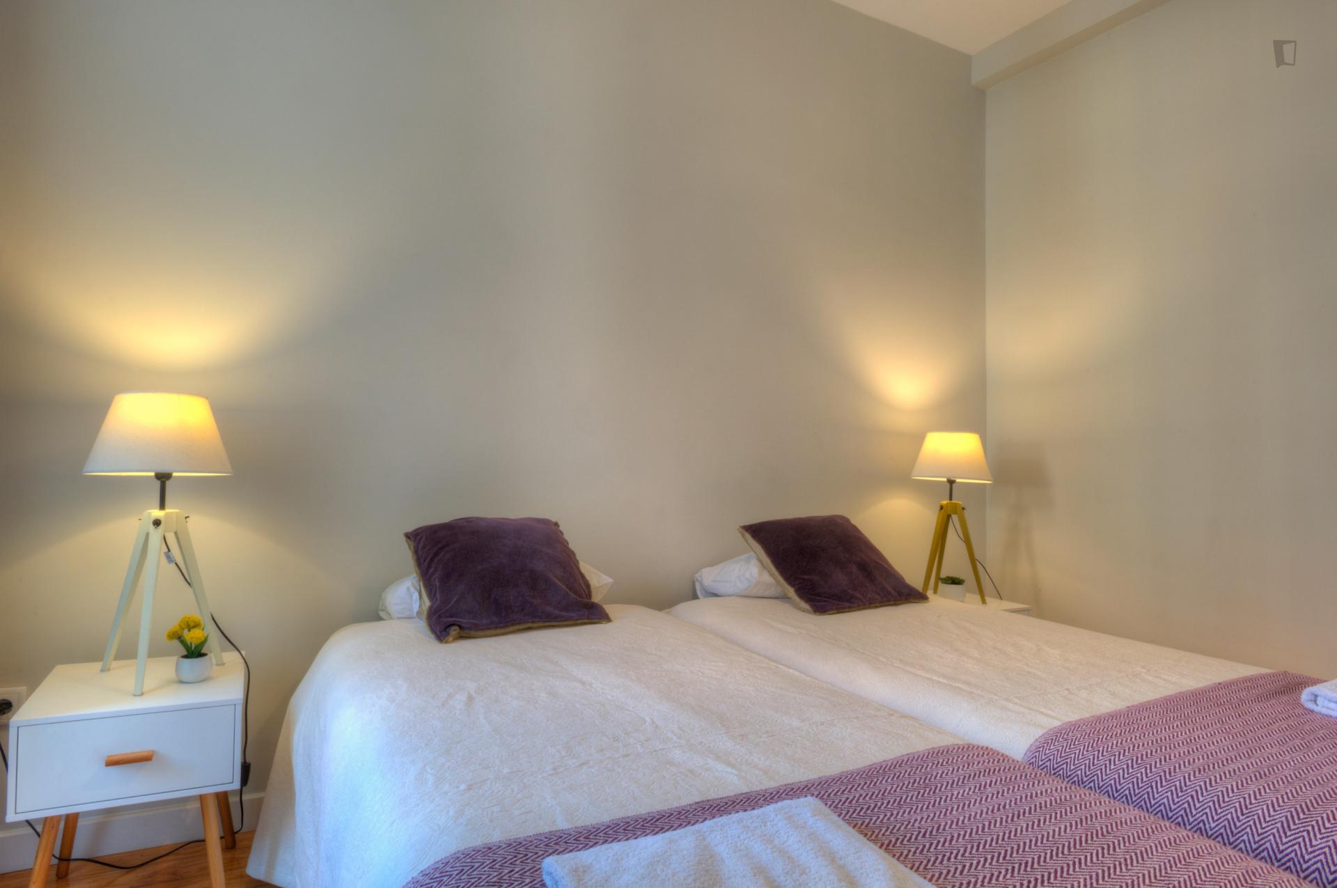 Anjos- Beautiful 5 Bedroom Apartment in Lisbon - Bedroom