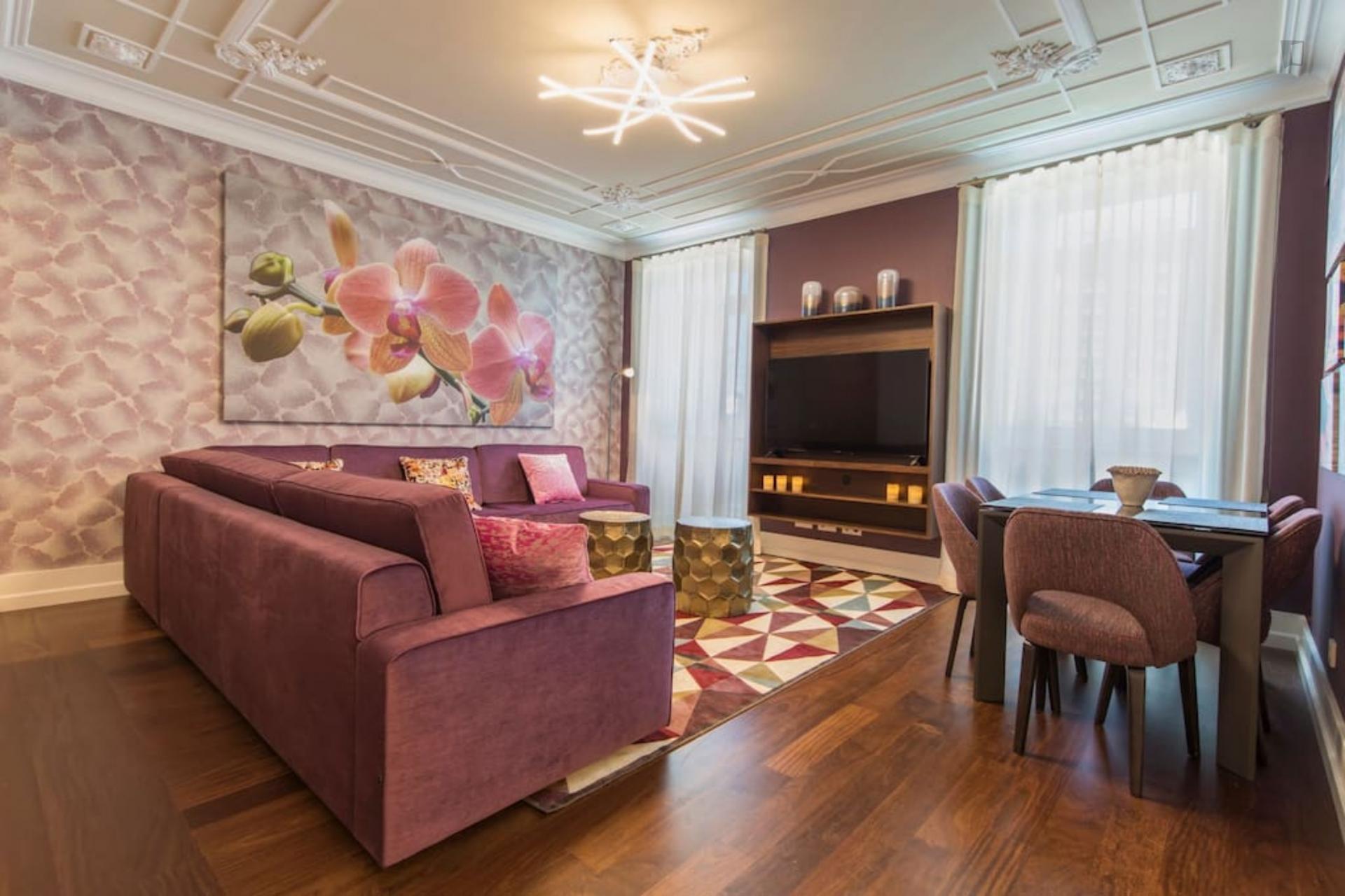 Duque de Loulé- 2 Bedroom Apartment with pool in Lisbon - Living room