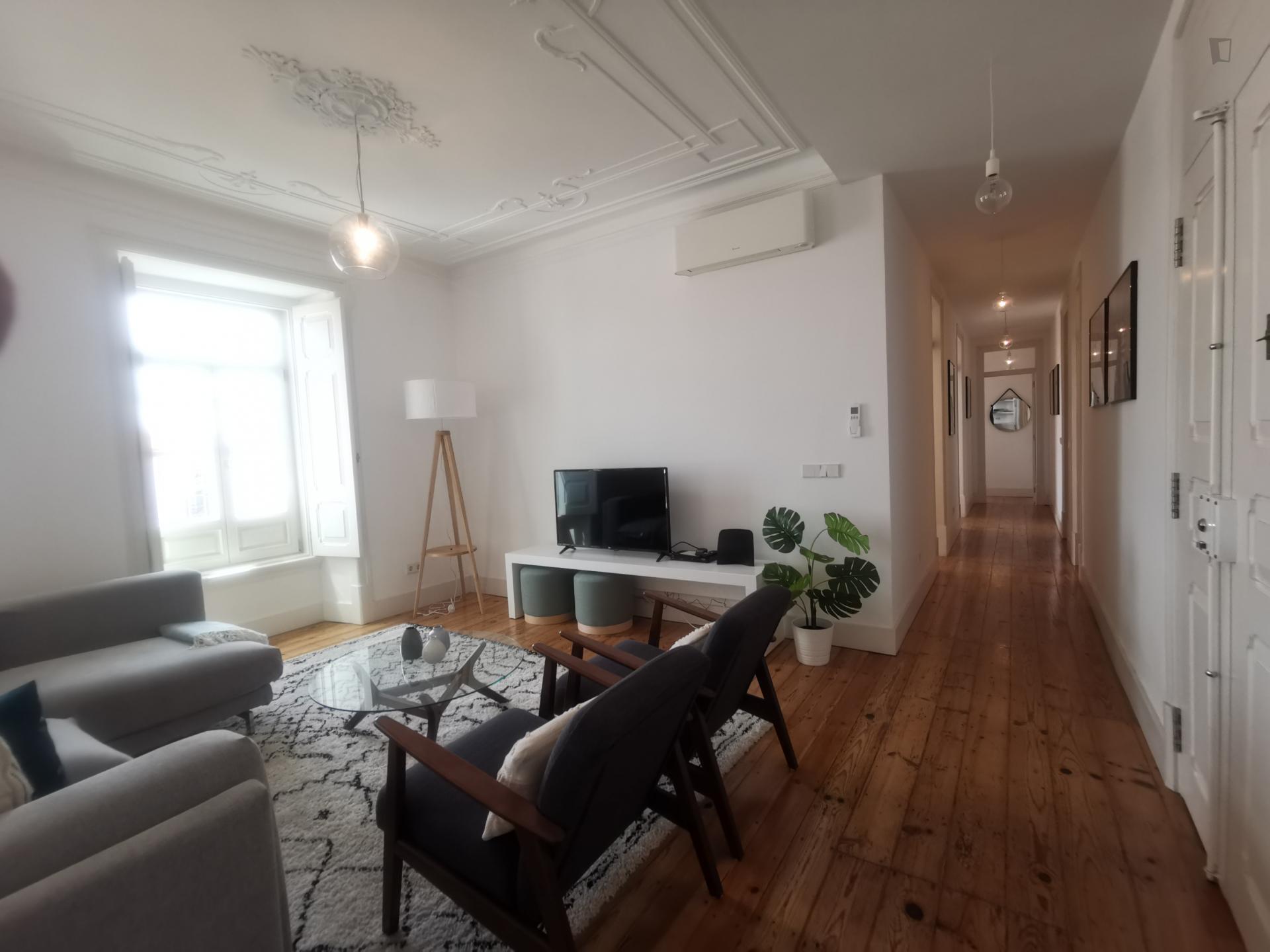 Neri- Lovely 3 bedroom Apartment in Lisbon - Living room 