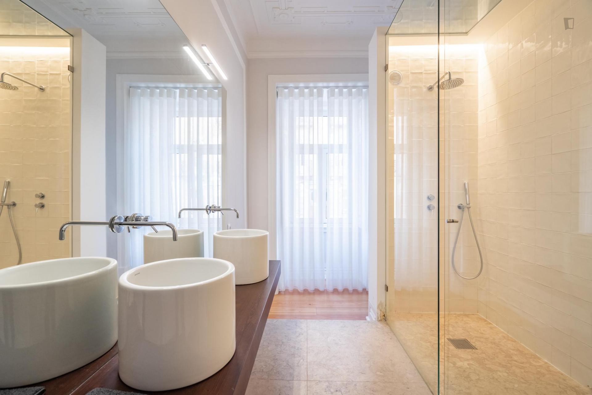 Farmacêutica- Luxury 4 bedroom apartment in Lisbon - Bathroom