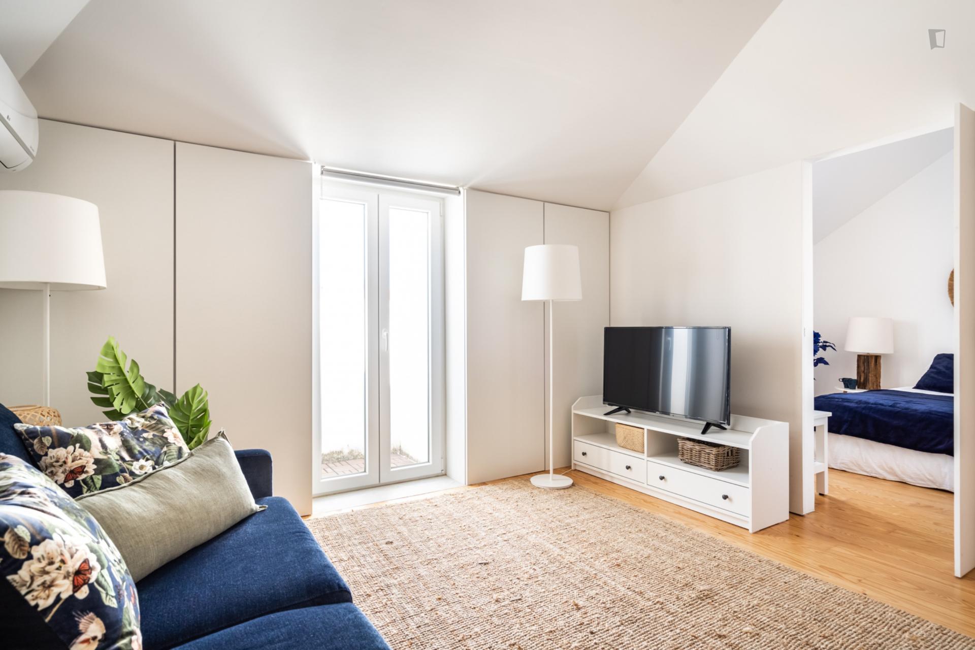 Manchester- Bright and Beautiful Apartment in Lisbon - Living room