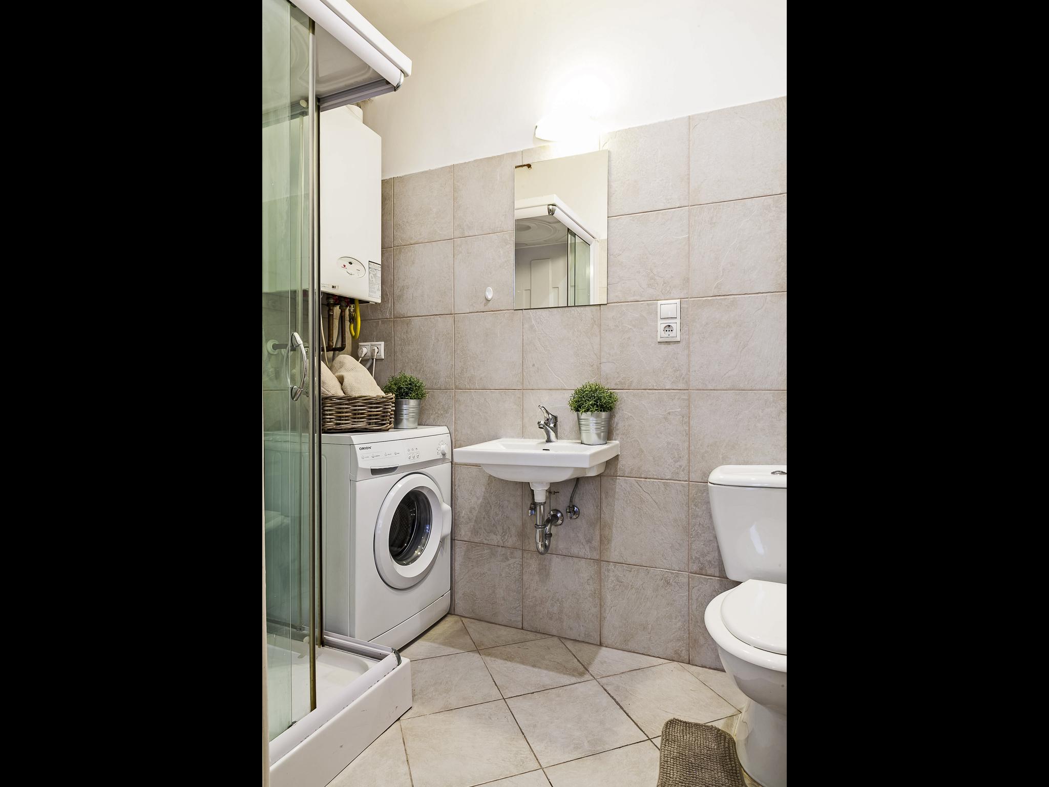 Nagymez 4 - Room with bathroom in Budapest - Washing machine