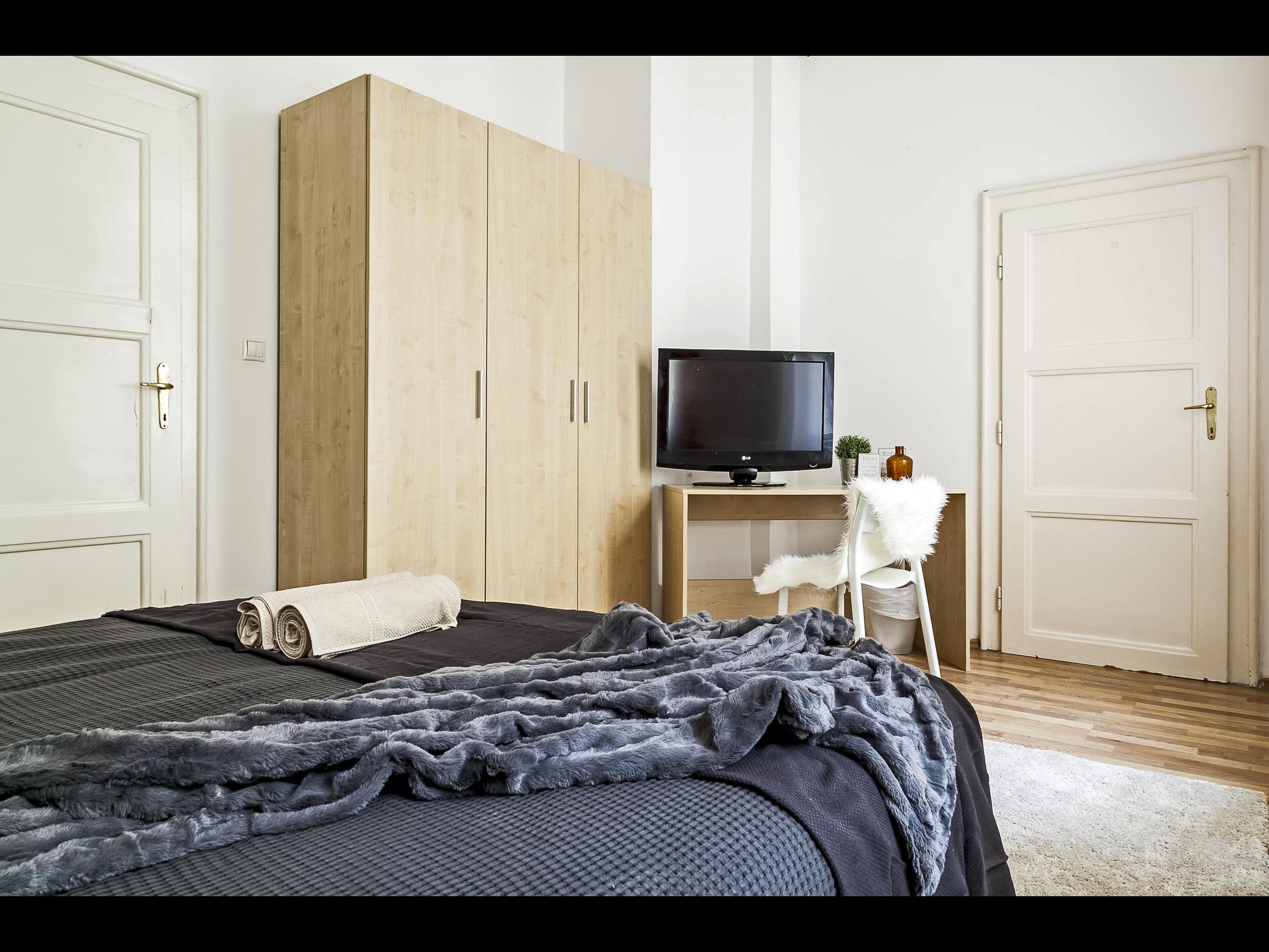 Nagymez 4 - Room with bathroom in Budapest - Bed