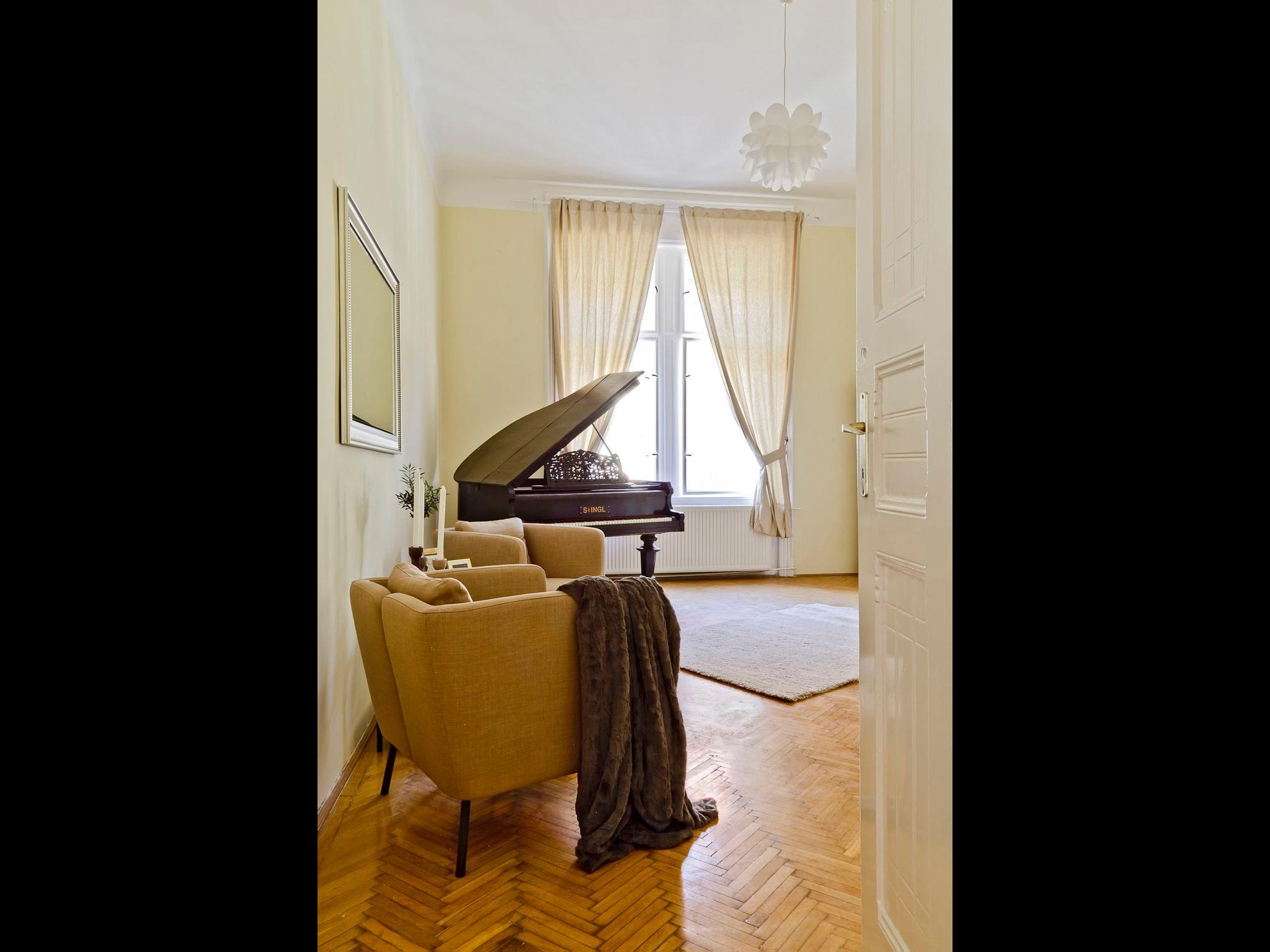 Brody - Private room apartment in Budapest - Piano