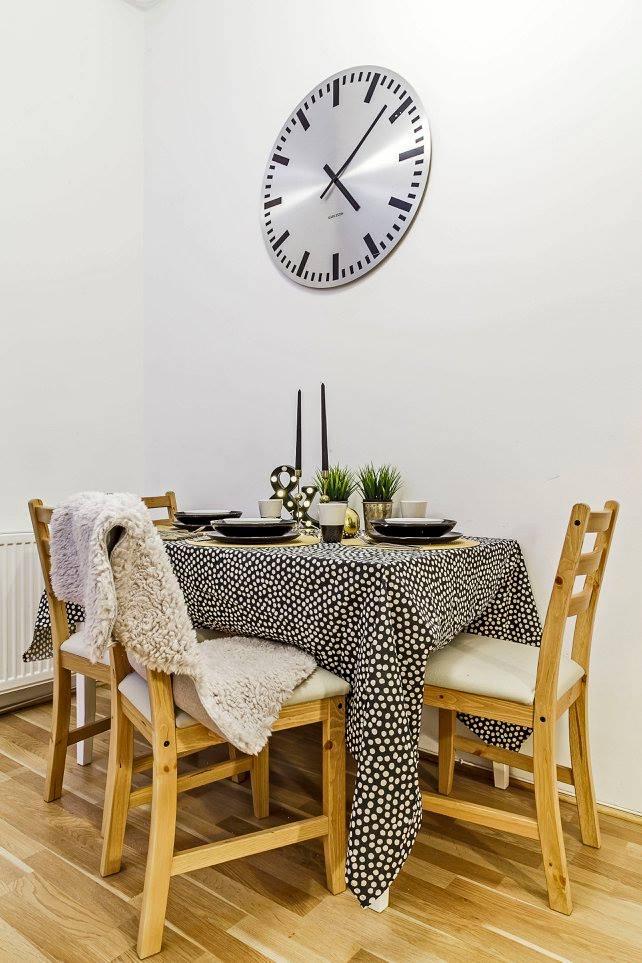 Leonardo - Nice private bedroom Budapest - Dining table