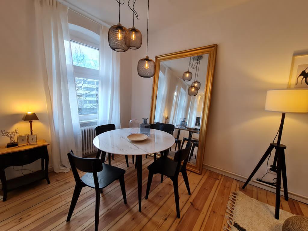 Feurig - Lovely and centrally located flat in Berlin - Dinning table