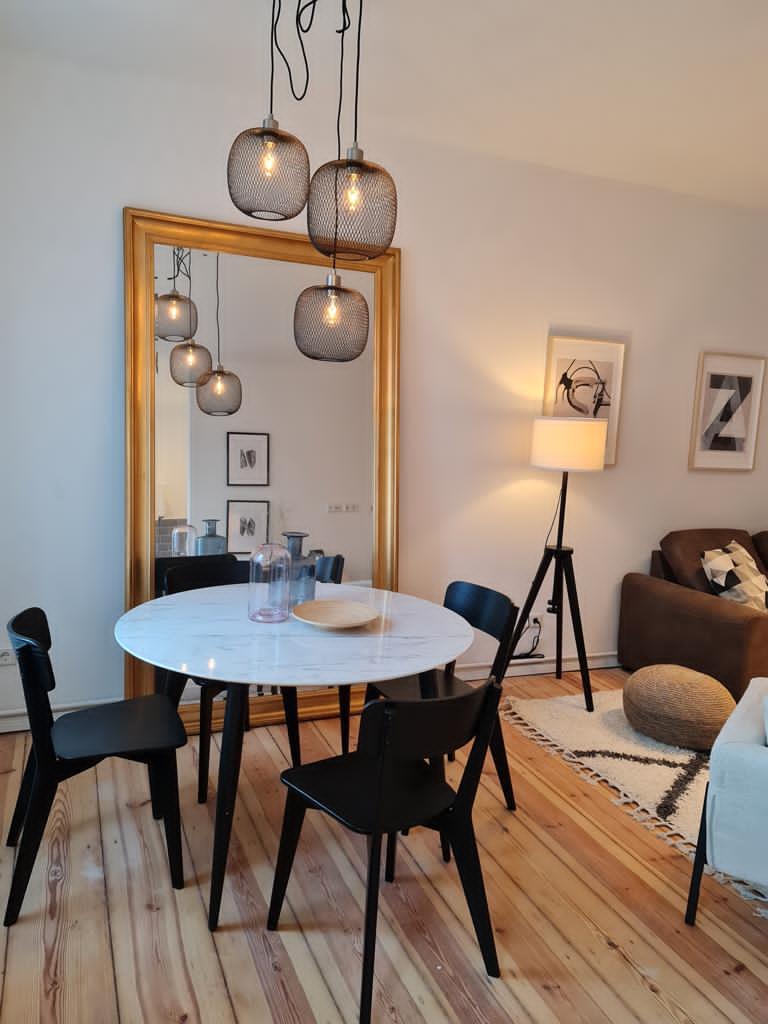 Feurig - Lovely and centrally located flat in Berlin - Dinning table