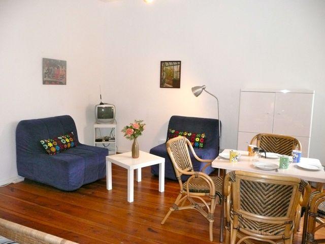 nice and quiet studio flat in Berlin - Globexs - Armchairs table