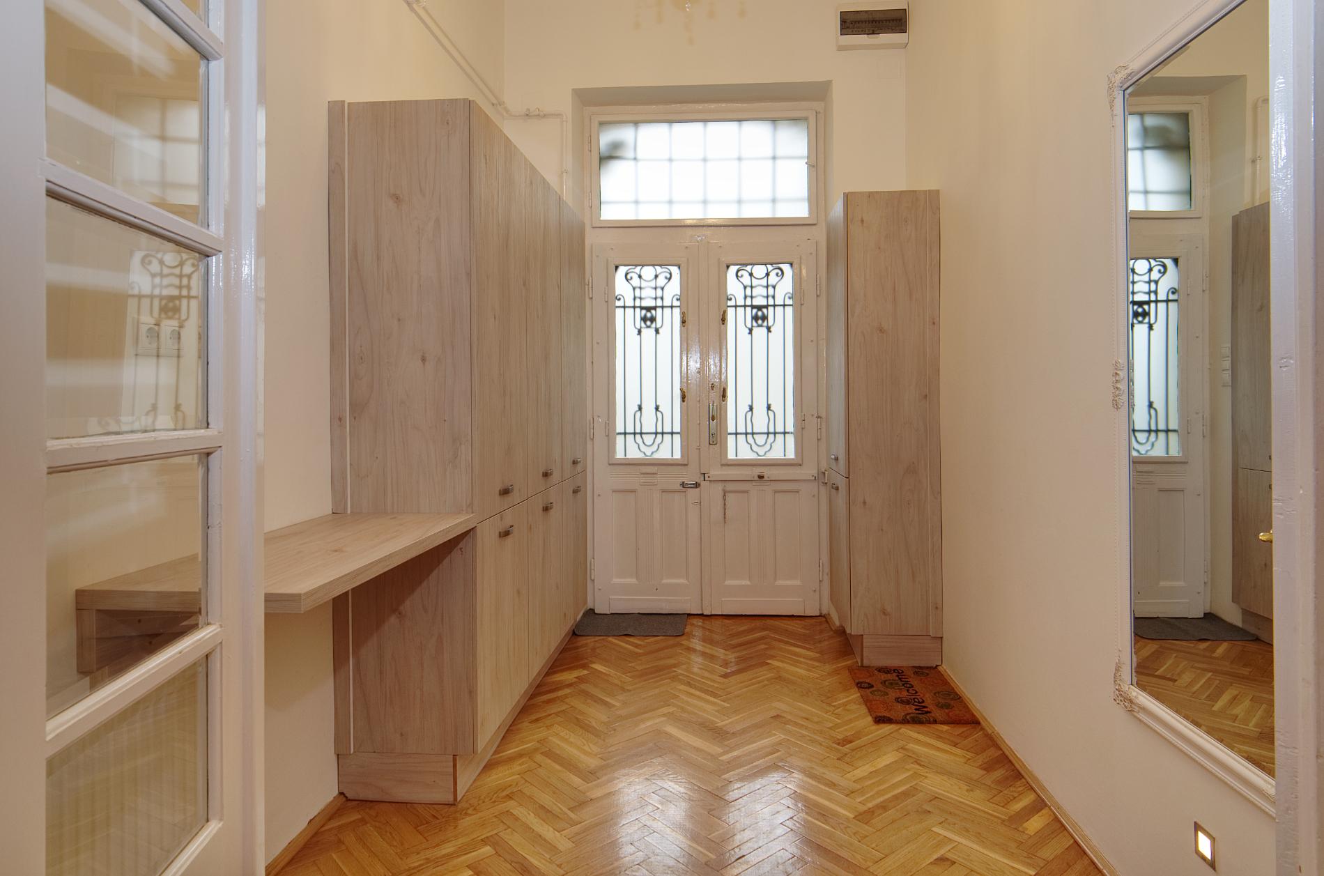 Kiraly - 3 bedroom flat in Budapest - Entrance