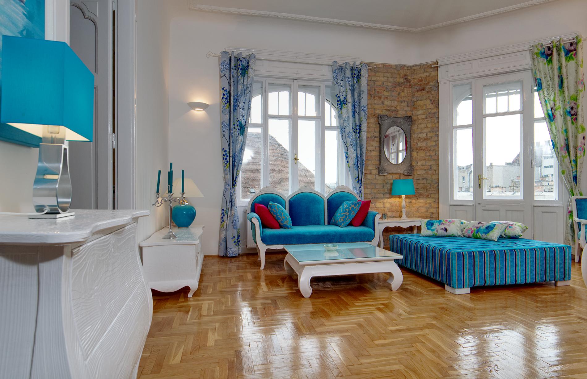 Kiraly - 3 bedroom flat in Budapest - Living room