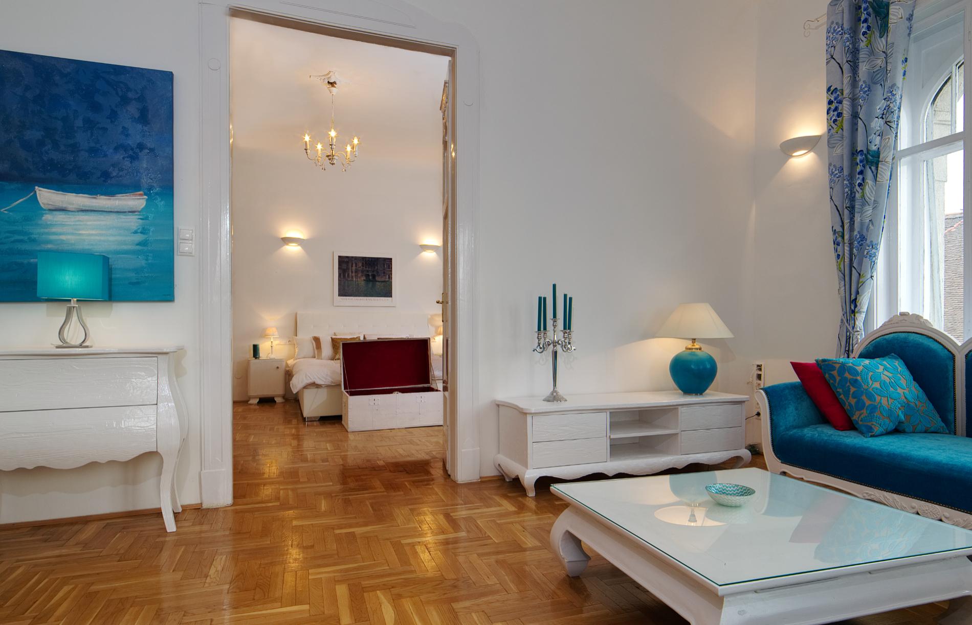 Kiraly - 3 bedroom flat in Budapest - TV