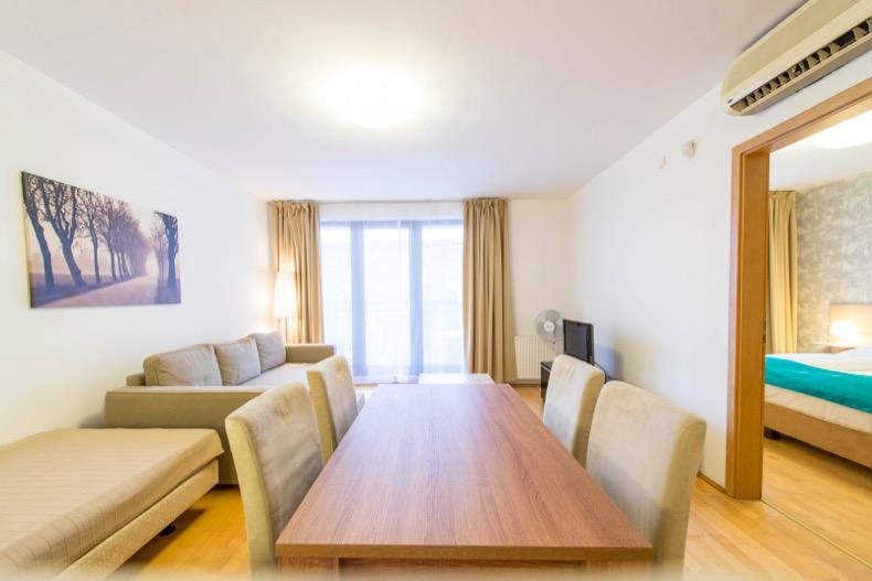 Hollo - Comfortable apartment in Budapest - Dining table