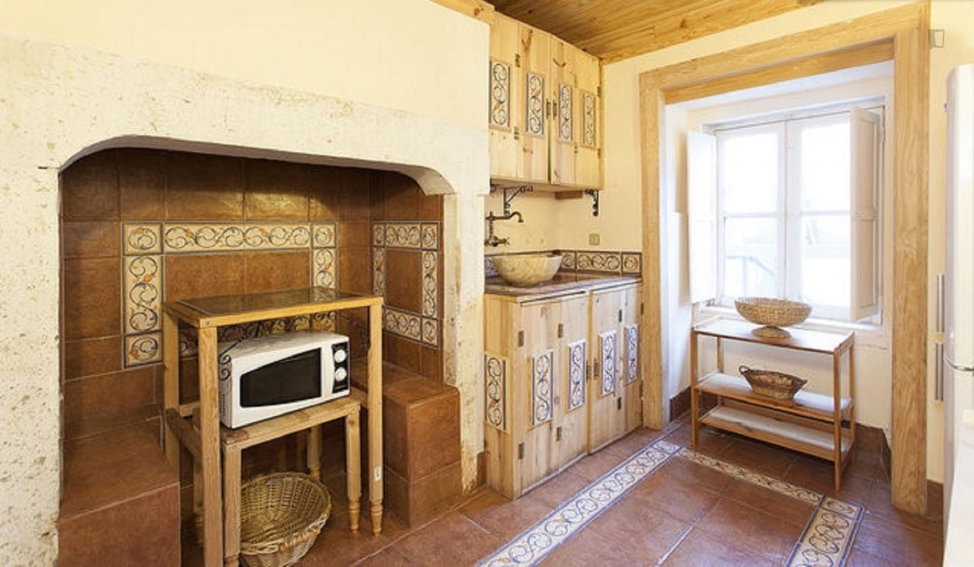 Justa- Lovely 4 Bedroom Apartment in Lisbon - Kitchen