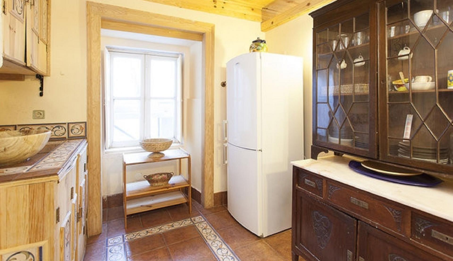Justa- Lovely 4 Bedroom Apartment in Lisbon - Kitchen 