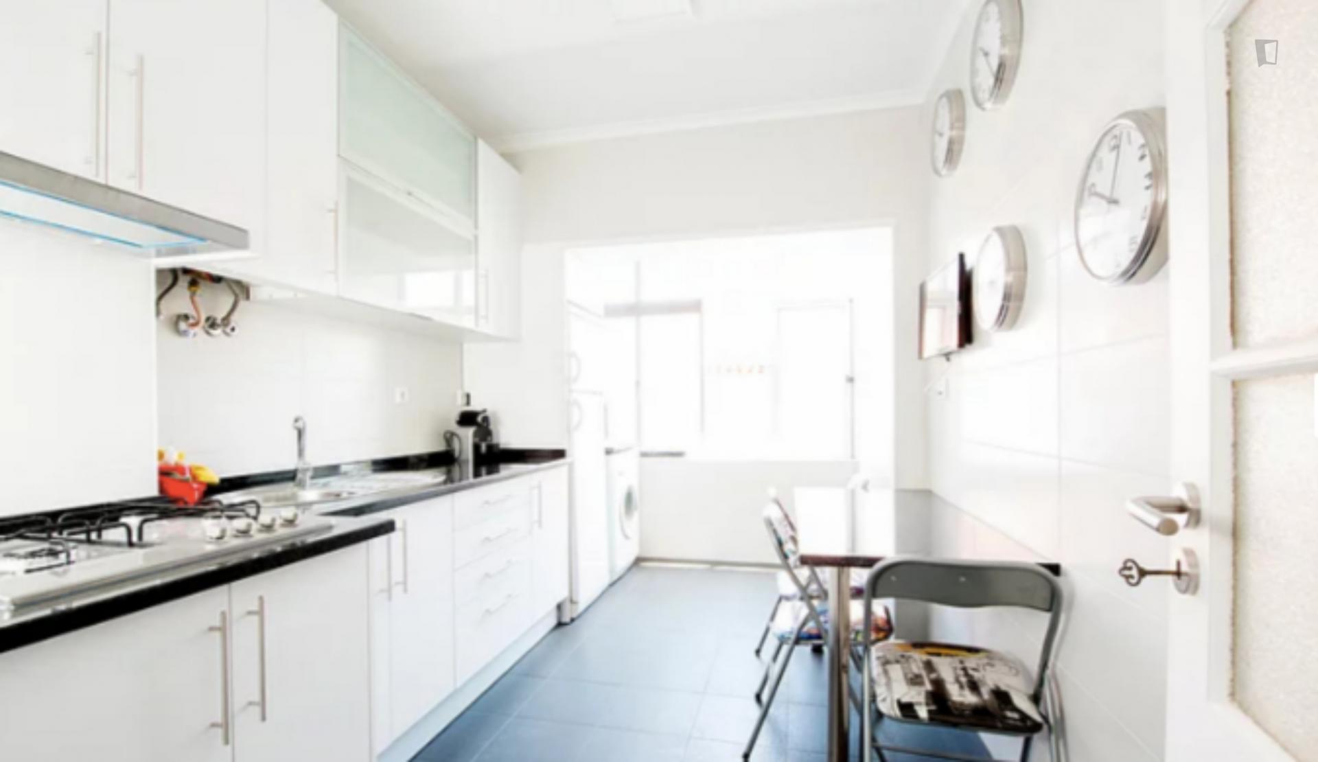 Lusíadas- Modern residency for males in Lisbon - Kitchen