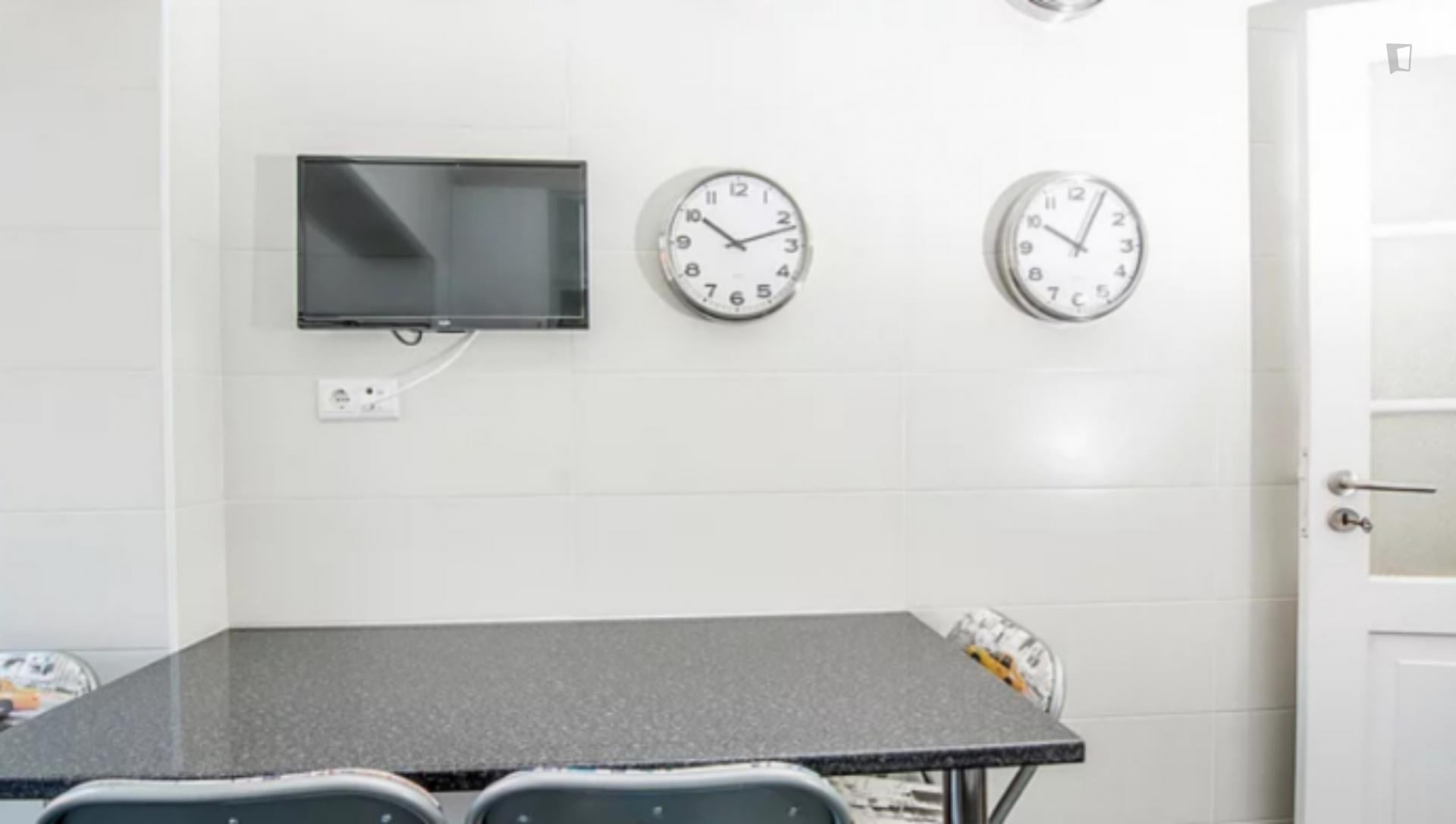 Lusíadas- Modern residency for males in Lisbon - Kitchen