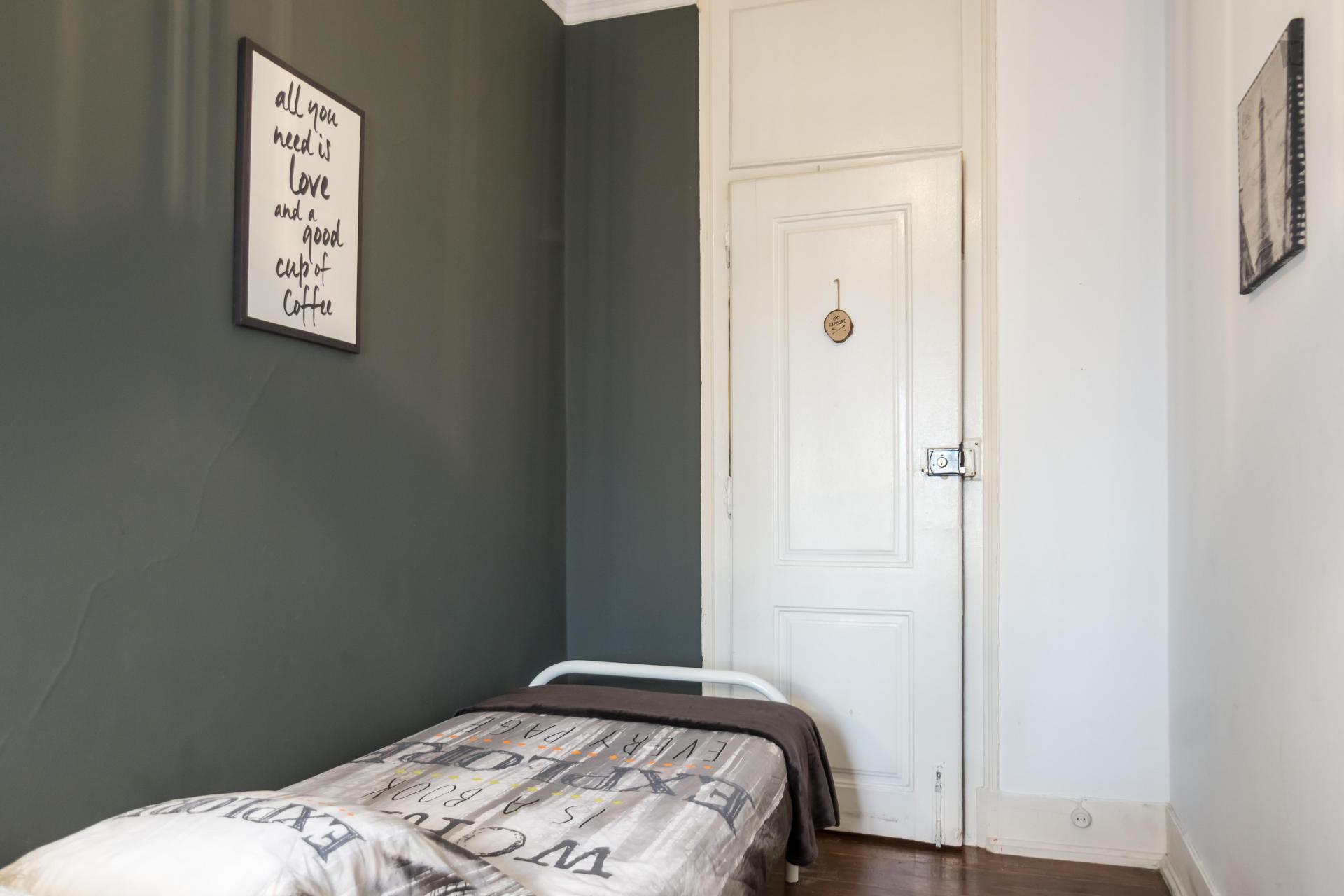 Teixeira- Single bedroom in shared flat in Lisbon - Bedroom