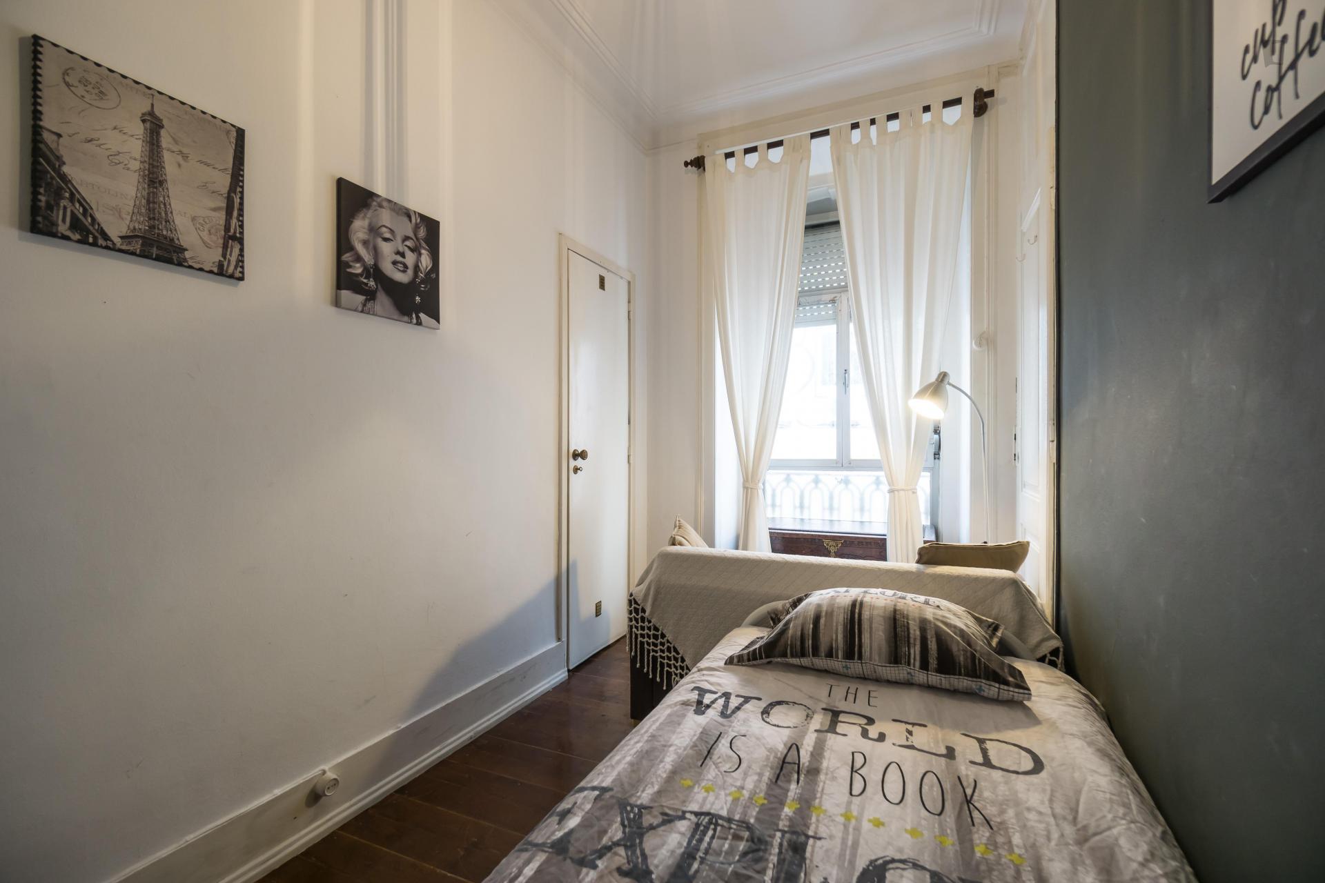 Teixeira- Single bedroom in shared flat in Lisbon - Bedroom