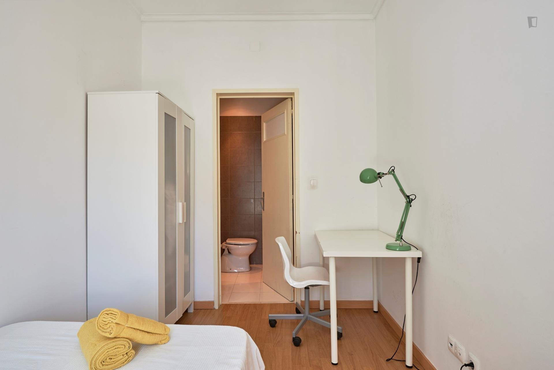 Bombarda- Bright shared flat in Lisbon - Bedroom