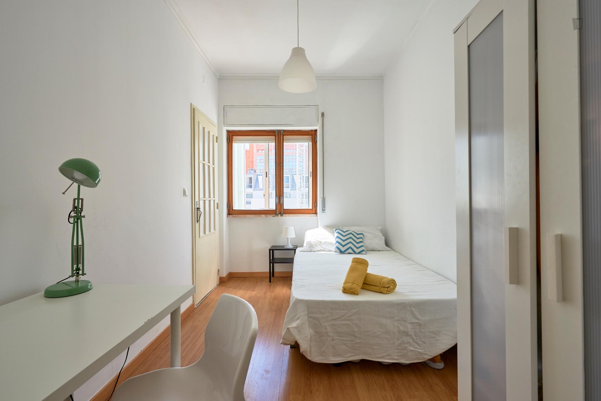 Bombarda- Bright shared flat in Lisbon - Bedroom