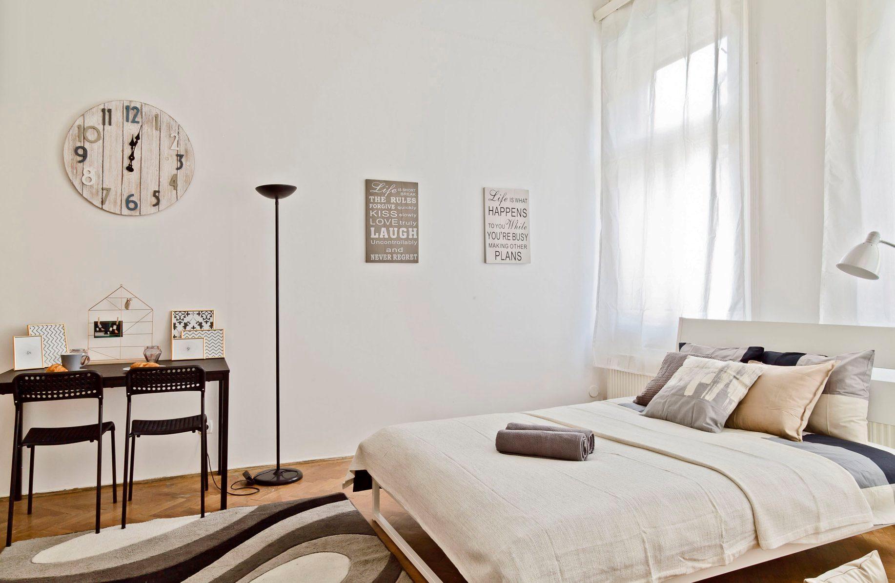 Rakoczi 3 - Private room in a flat in Budapest - Bed