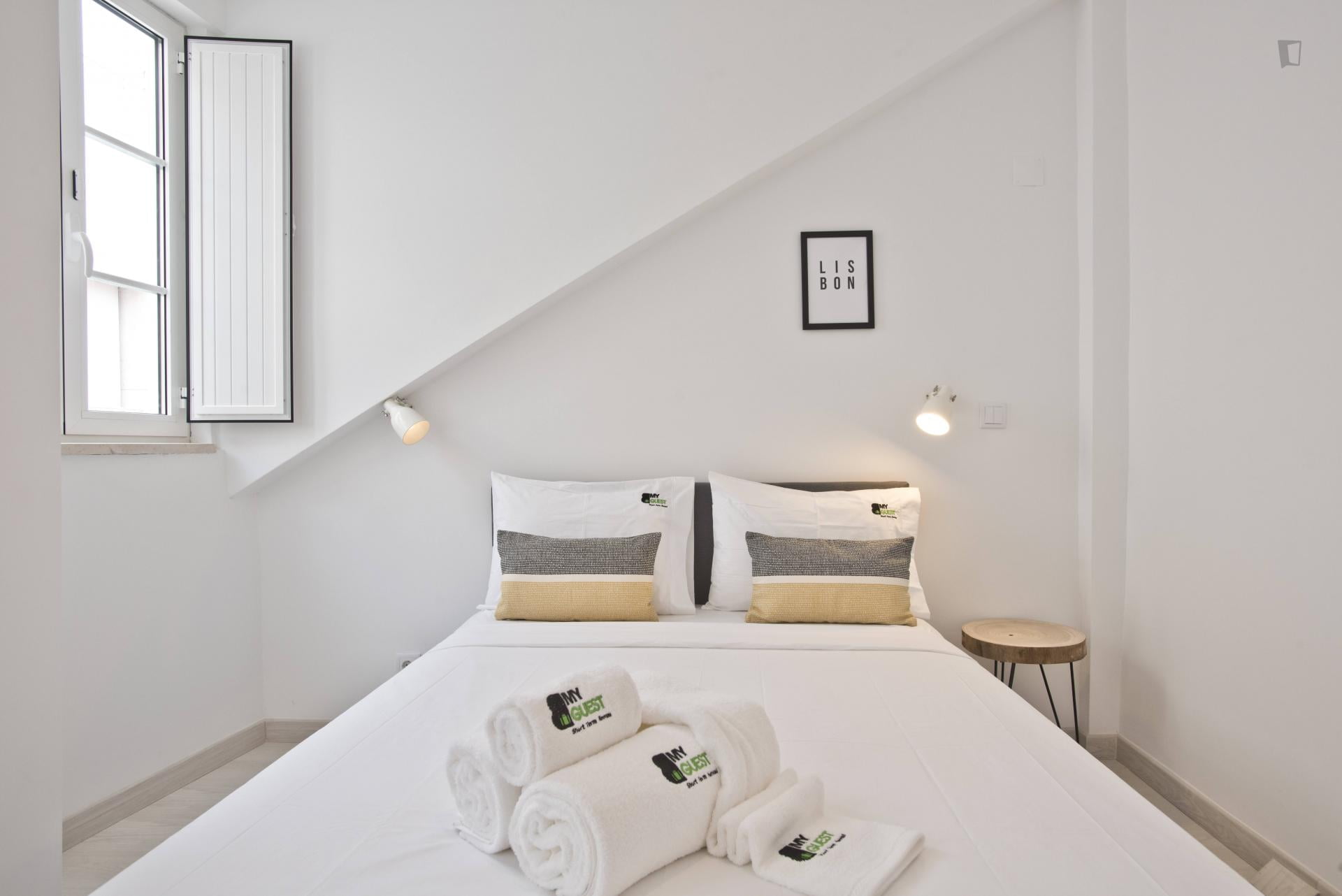 Almada- Up Scale 1 bedroom apartment Lisbon - Bedroom