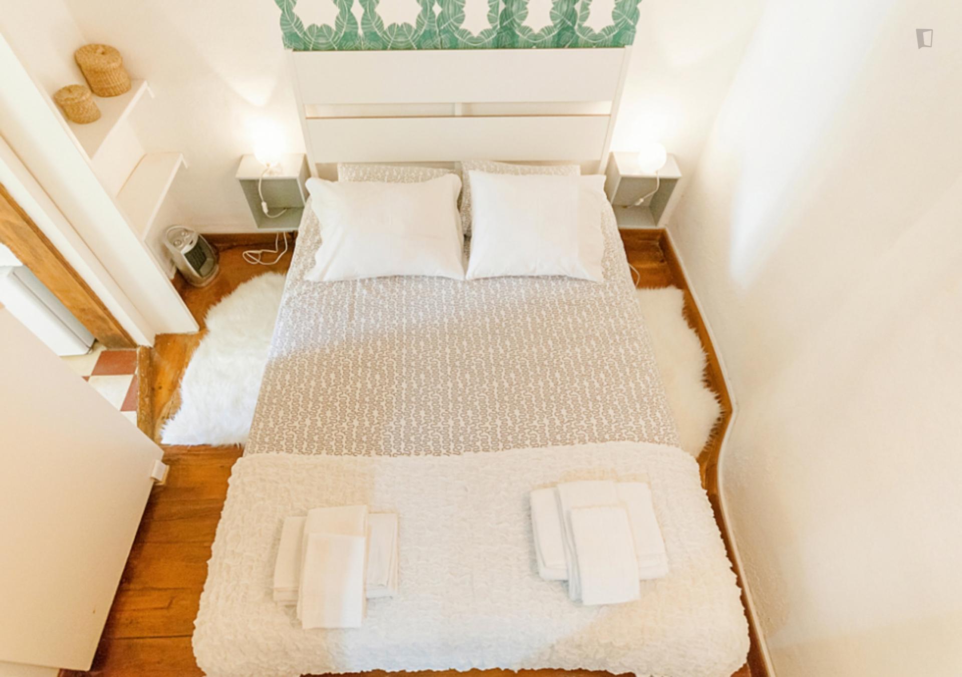 Melo- Historic 1 bedroom apartment in Lisbon - Bedroom