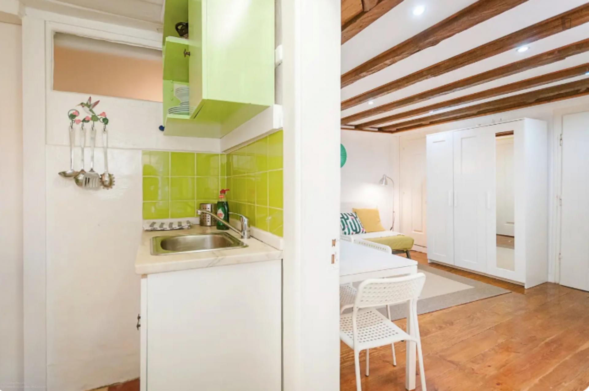Melo- Historic 1 bedroom apartment in Lisbon - Kitchen