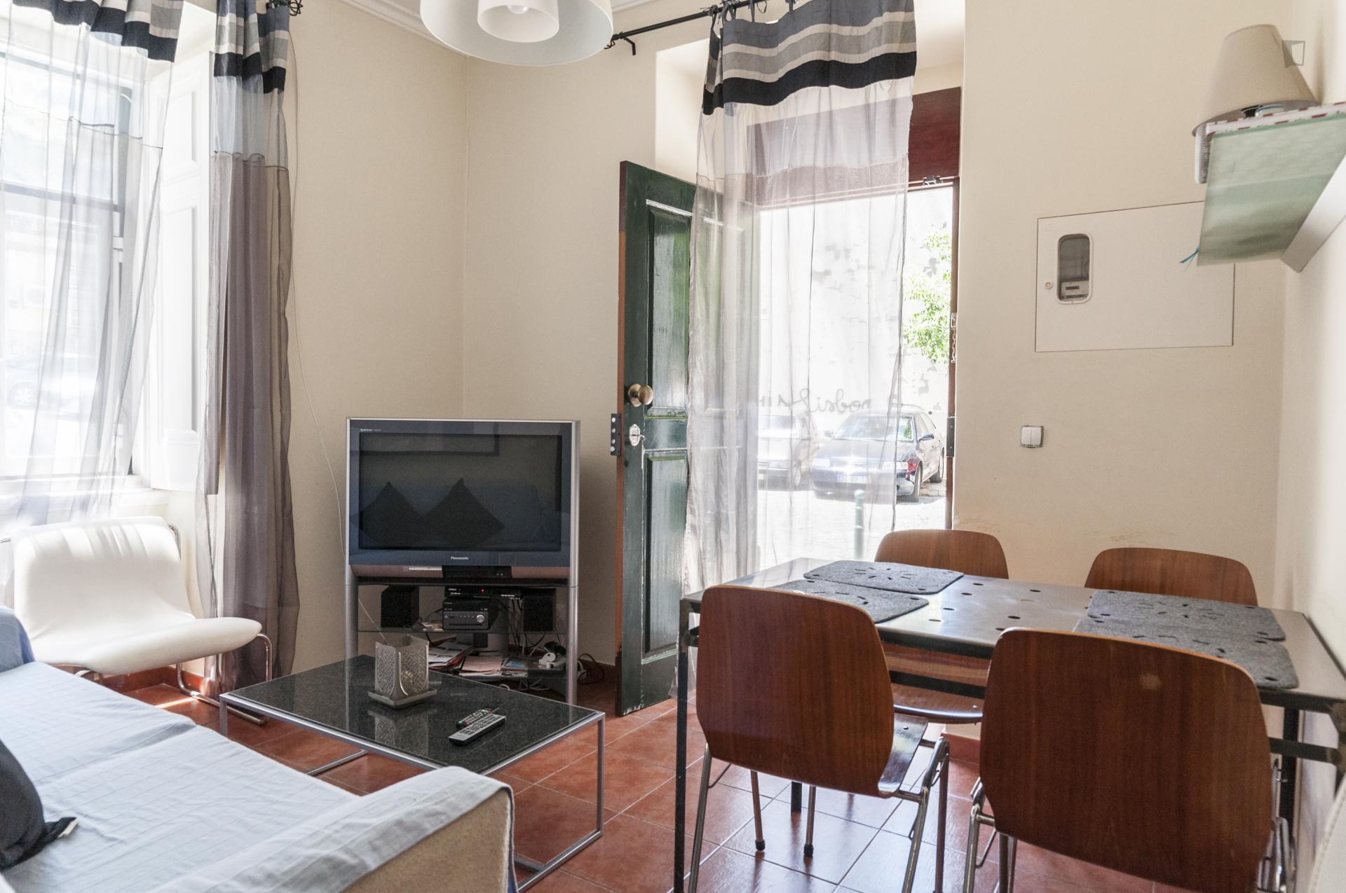 Gomes- Beautifully located Apartment in Lisbon - Living room 