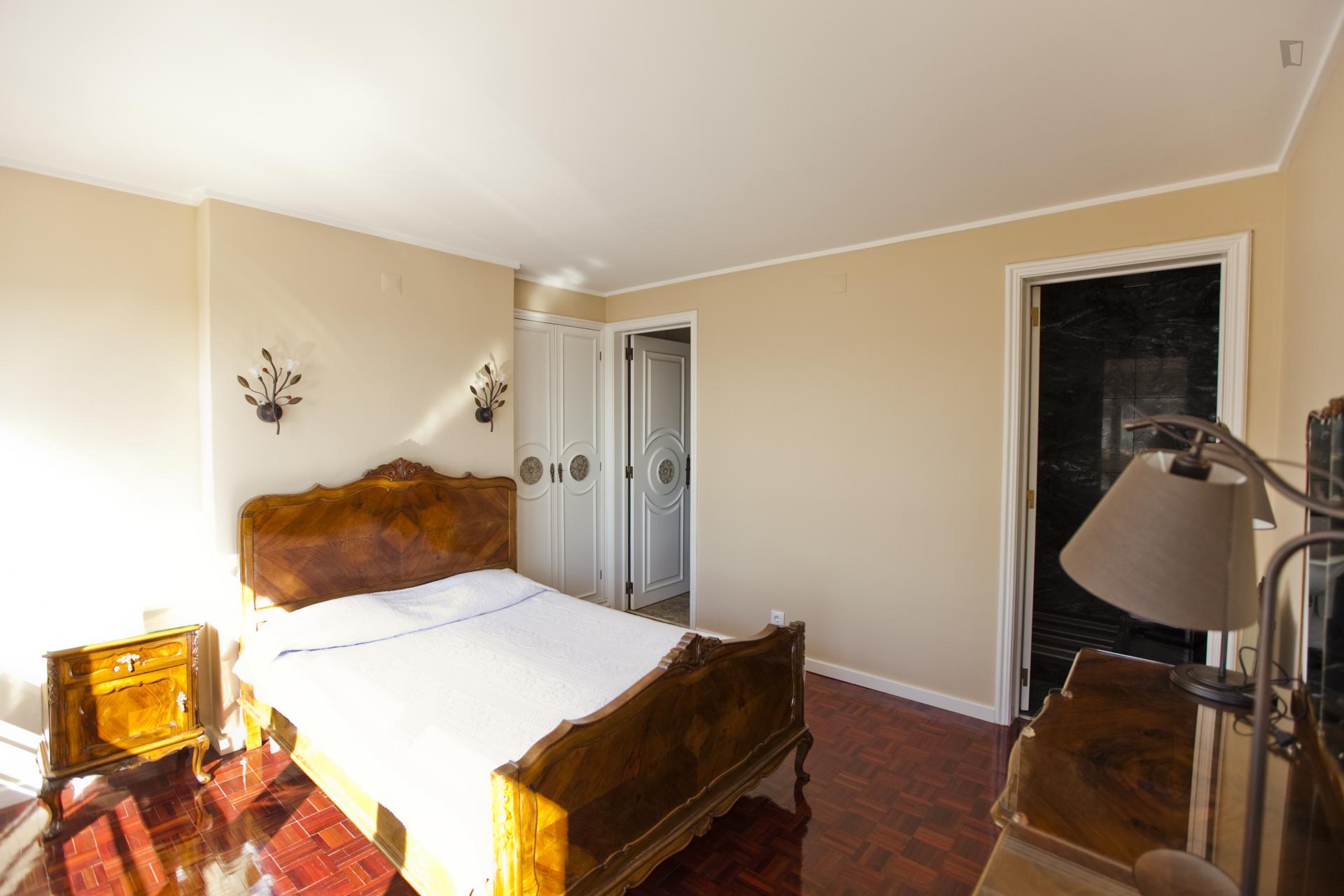 Calisto- City view Apartment in Lisbon - Bedroom