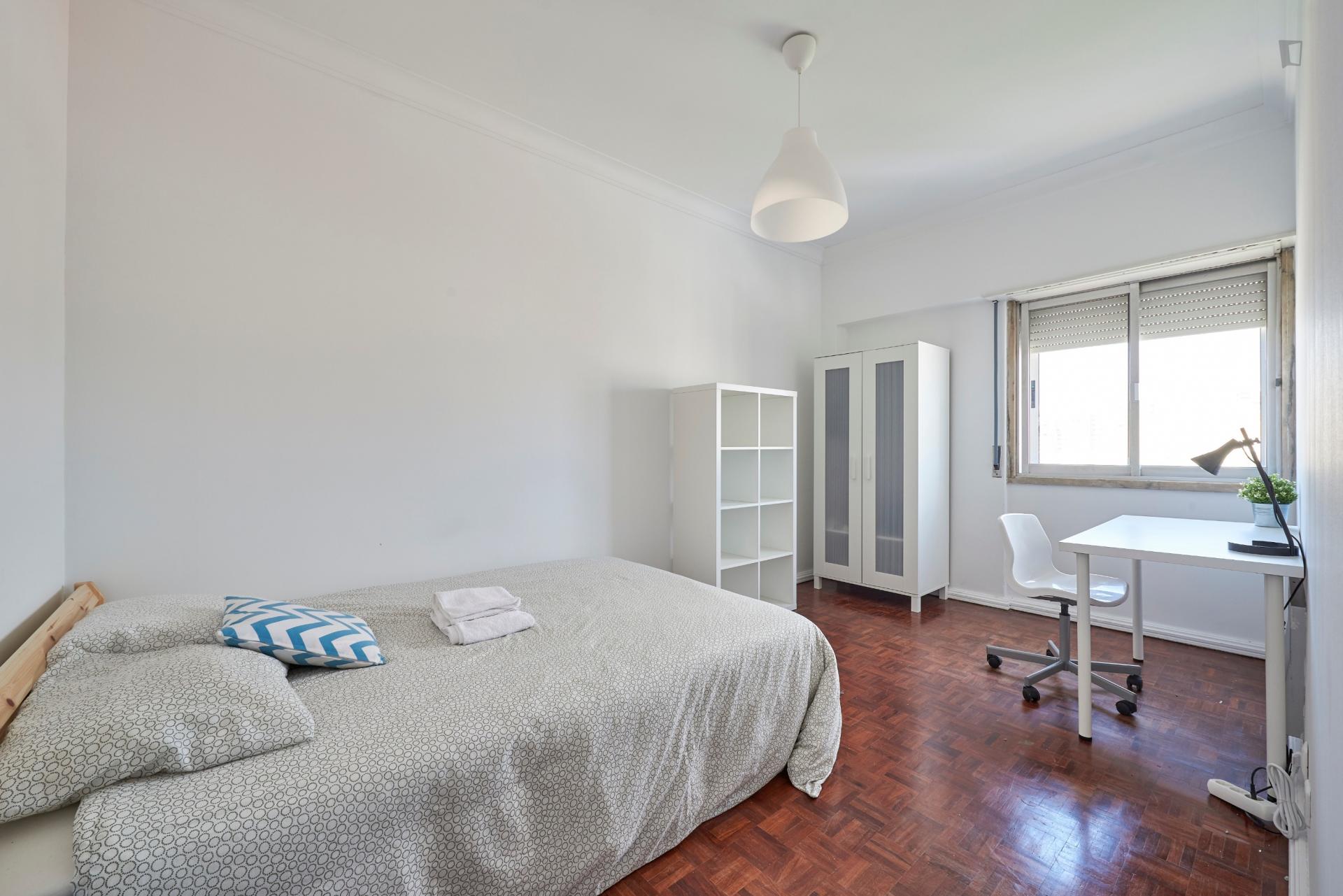 Almoster- Beautiful room in shared flat in Lisbon - Bedroom