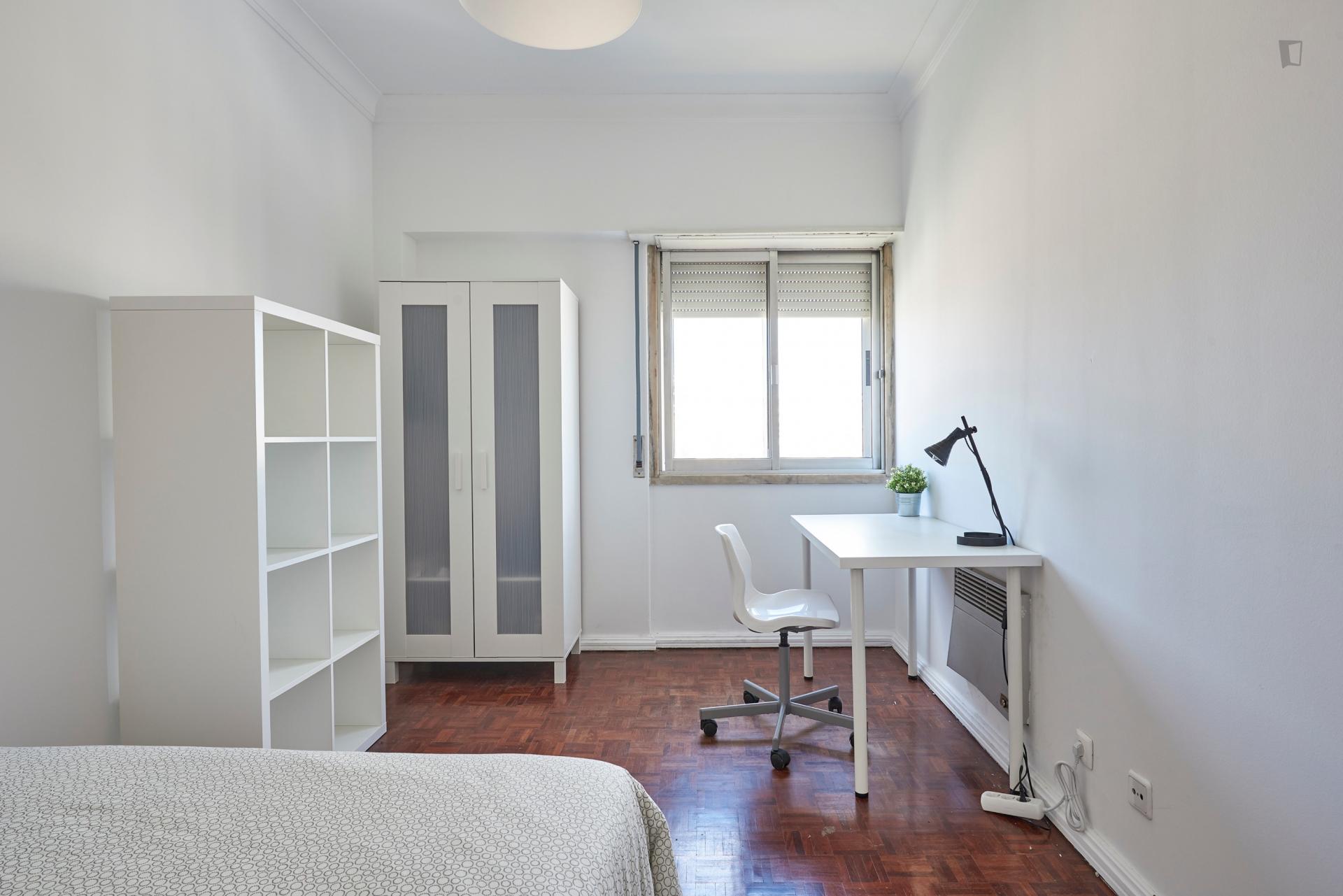 Almoster- Beautiful room in shared flat in Lisbon - Bedroom