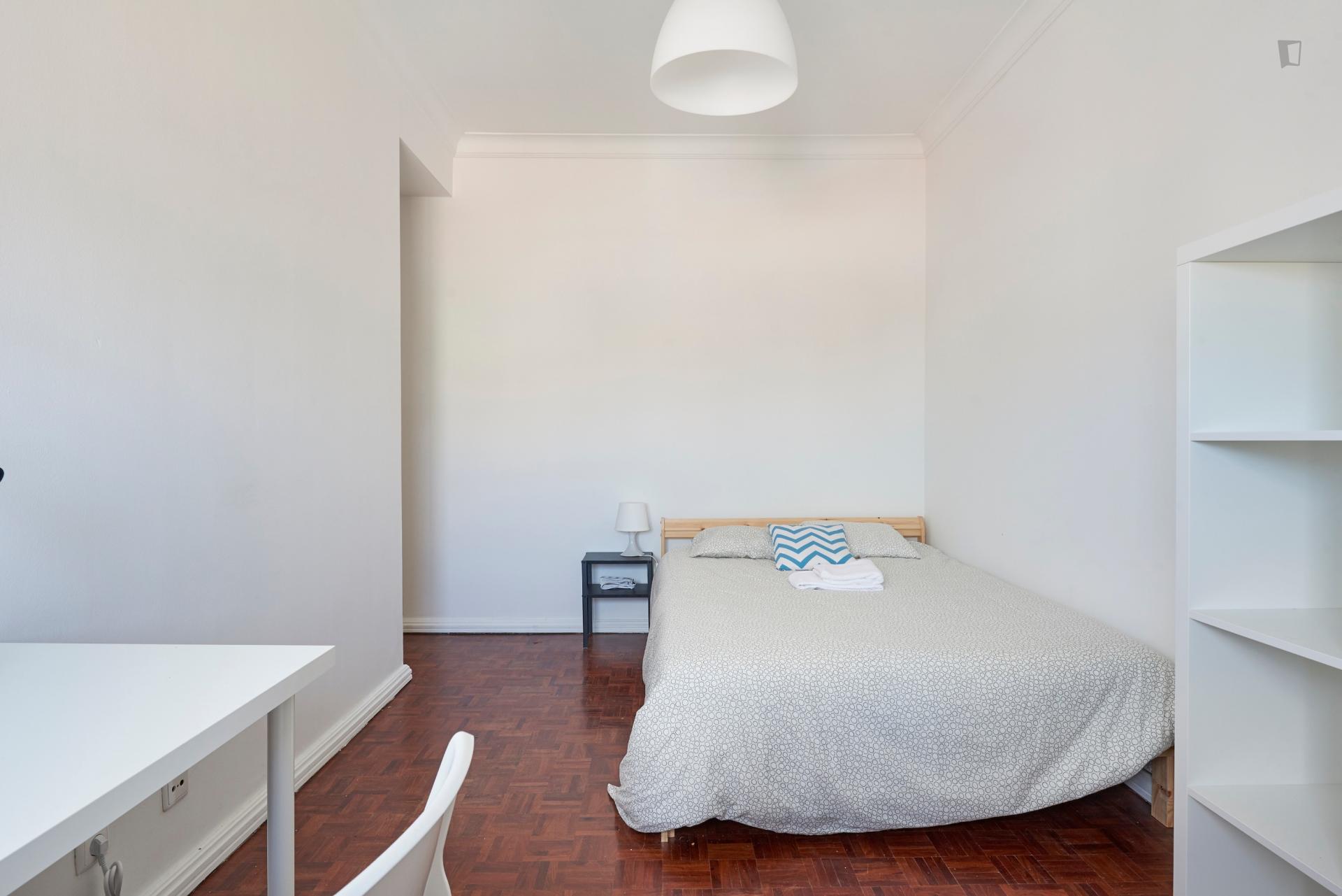 Almoster- Beautiful room in shared flat in Lisbon - Bedroom