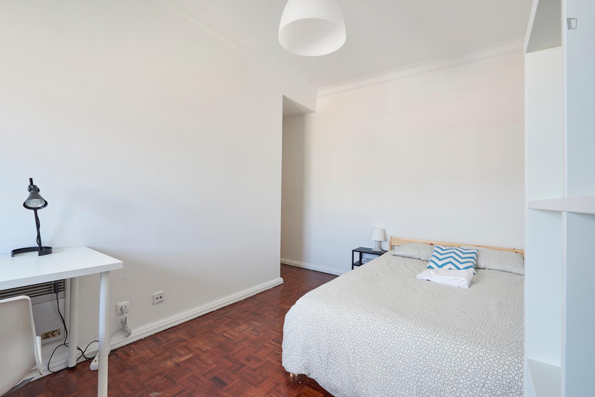 Almoster- Beautiful room in shared flat in Lisbon - Bedroom
