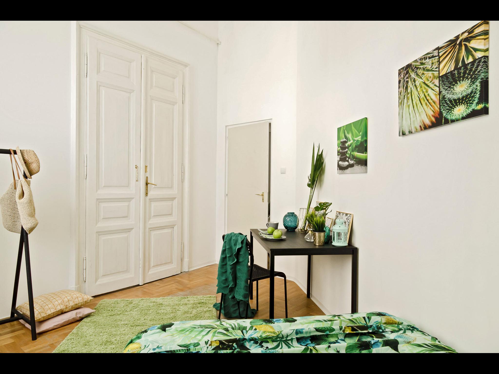 Rakoczi 4 - Bedroom for rent in Budapest - Desk