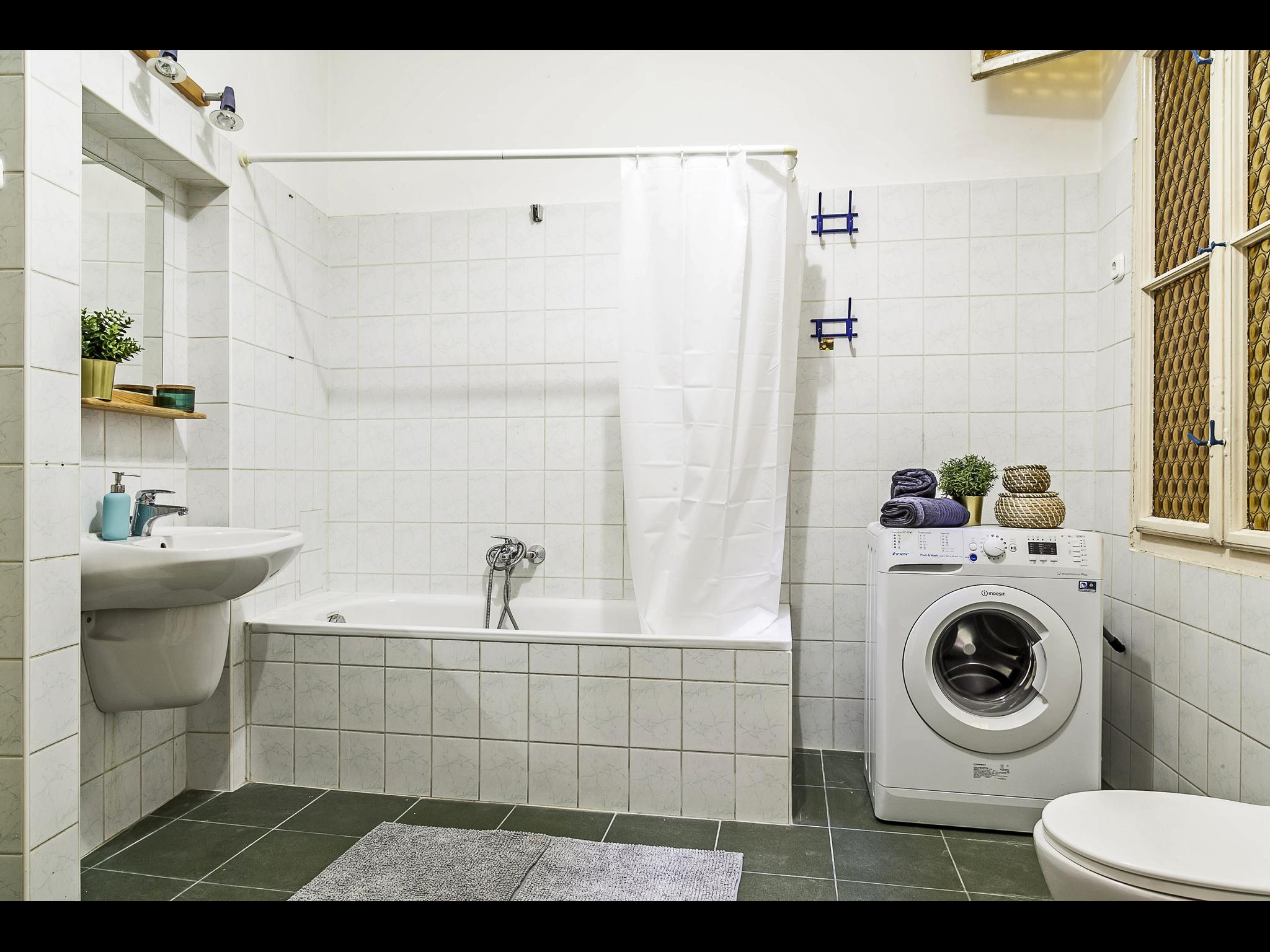 Terez - Furnished room for rent Budapest - Bathroom