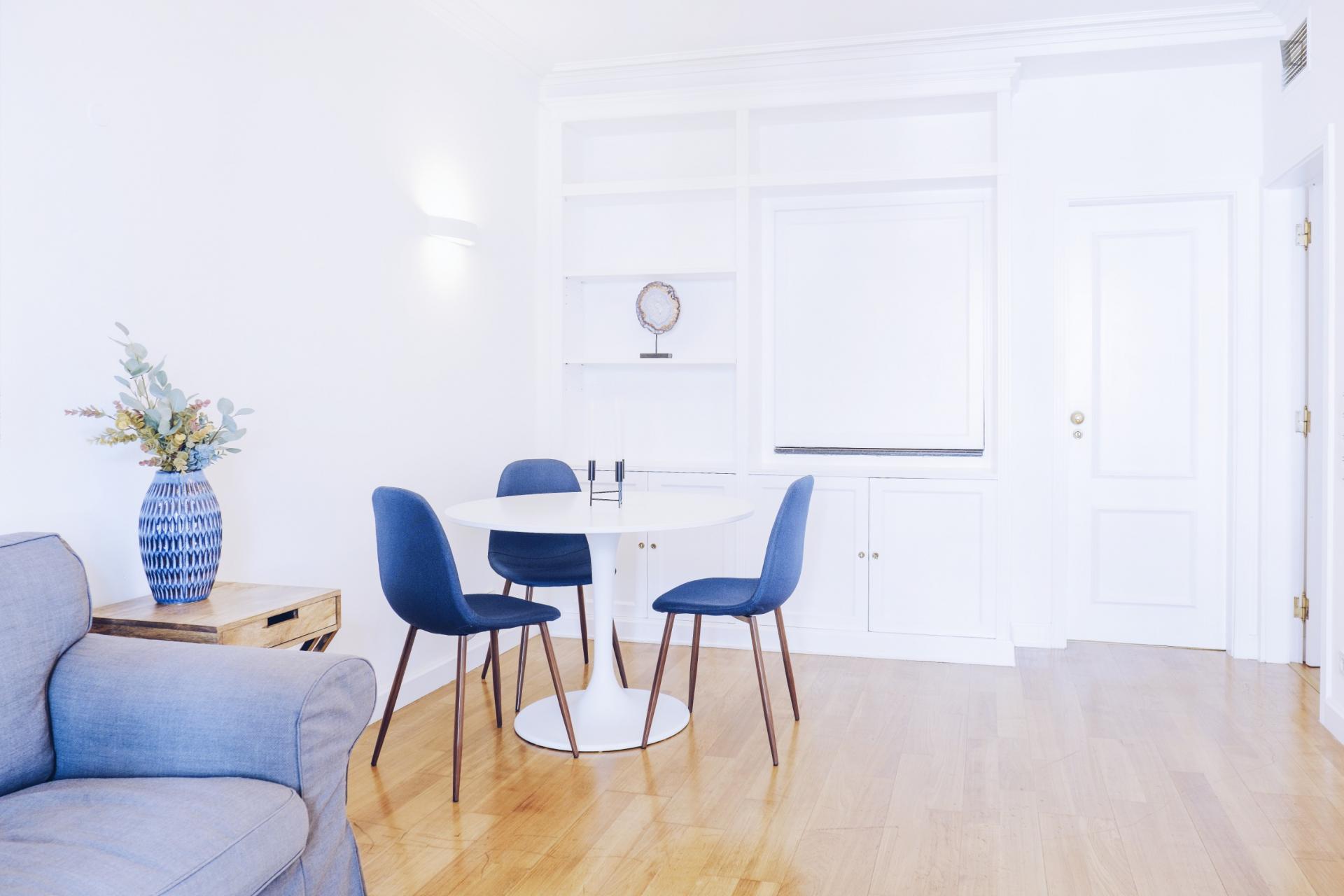 Valmor 2 - Clean and Luxurious apartment Lisbon - Dinning room