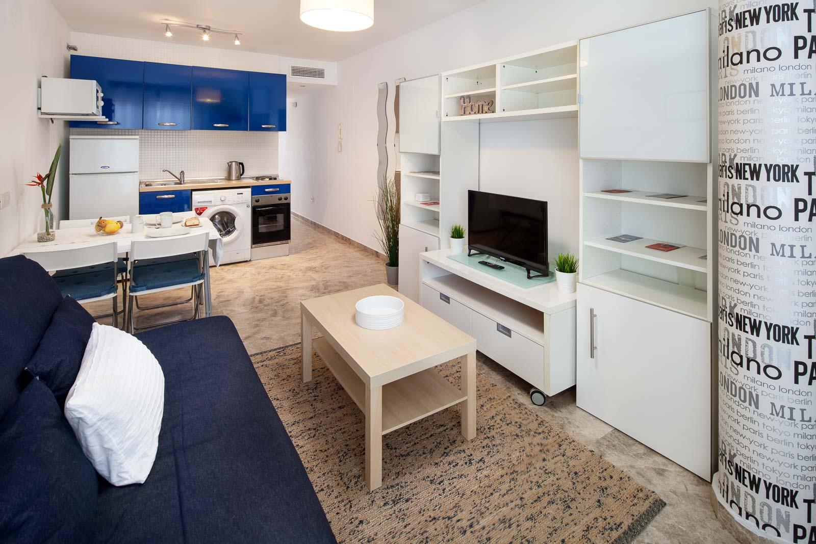 Beautiful and clean Apartment in Malaga - Living room