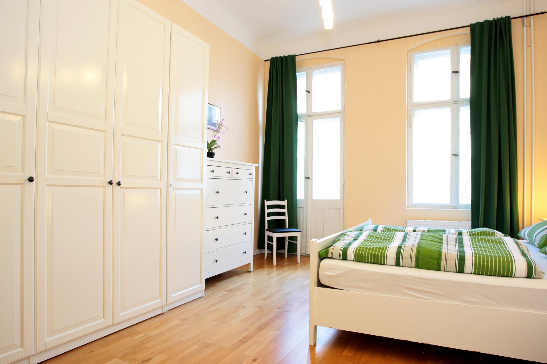 Emanuel - Expat flat with balcony in Berlin - Bedroom