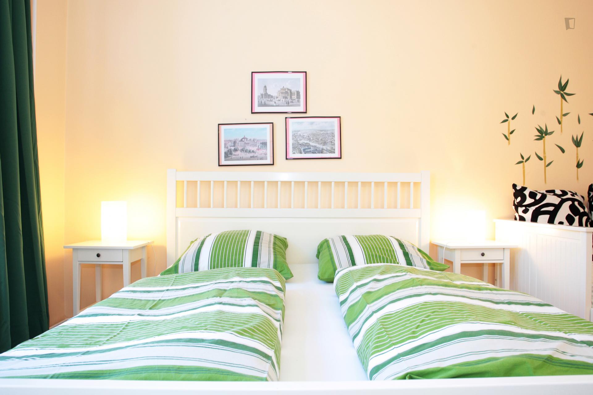 Emanuel - Expat flat with balcony in Berlin - Bedroom