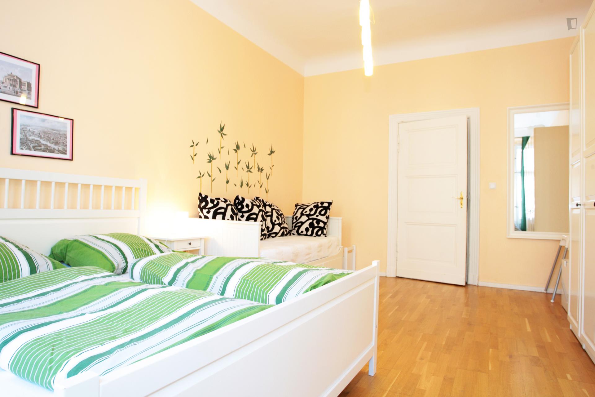 Emanuel - Expat flat with balcony in Berlin - Bedroom