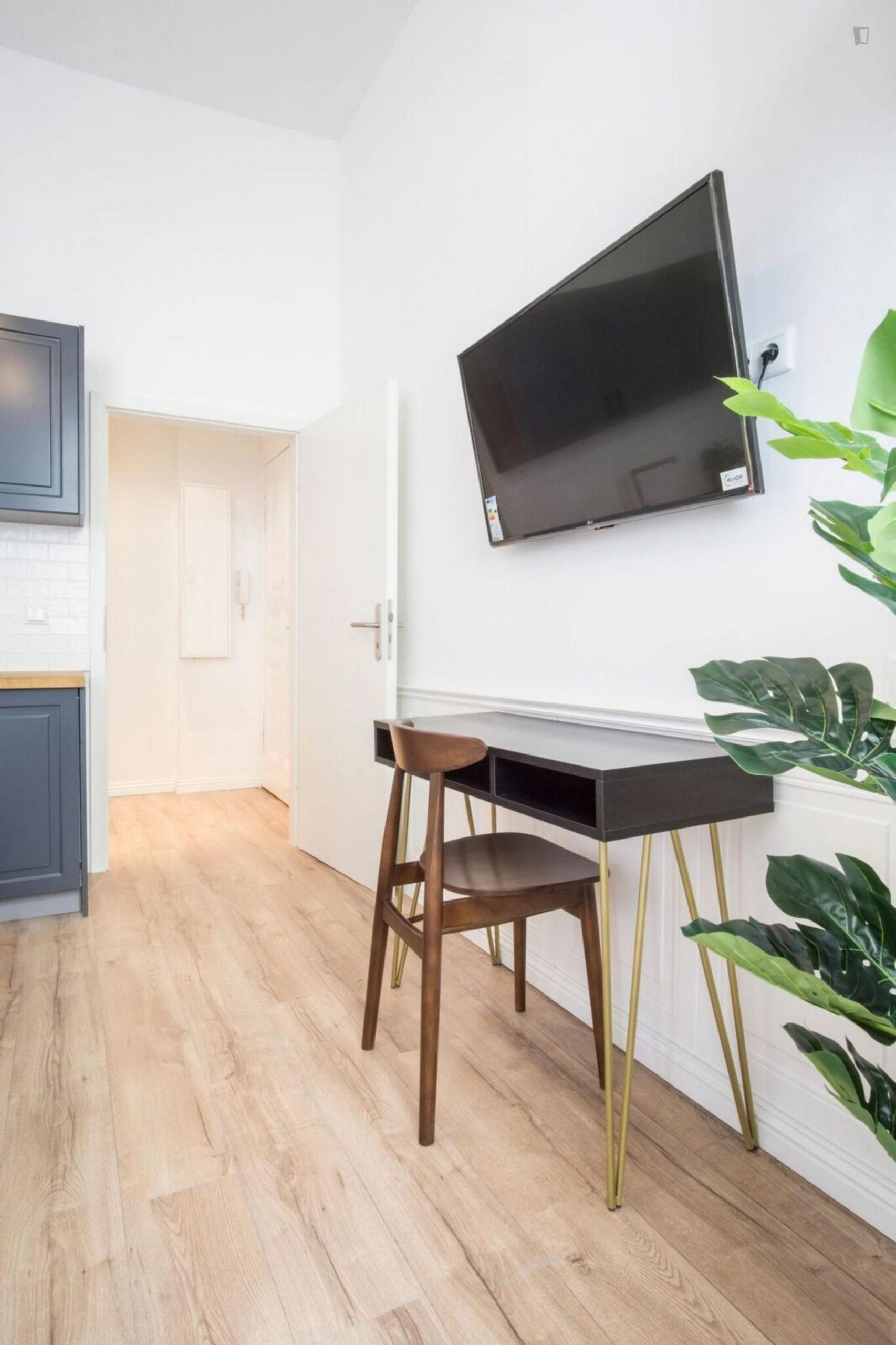 Rucker - Modern furnished studio in Berlin - Desk