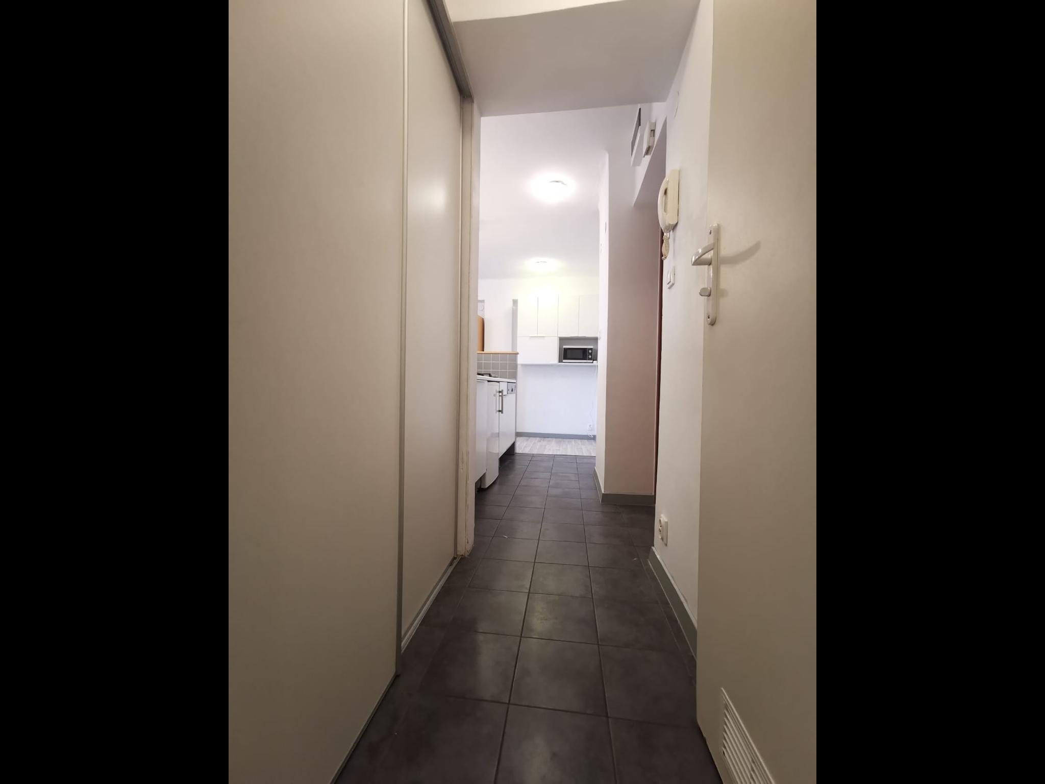 Macieja - studio apartment in Kraków - hallway