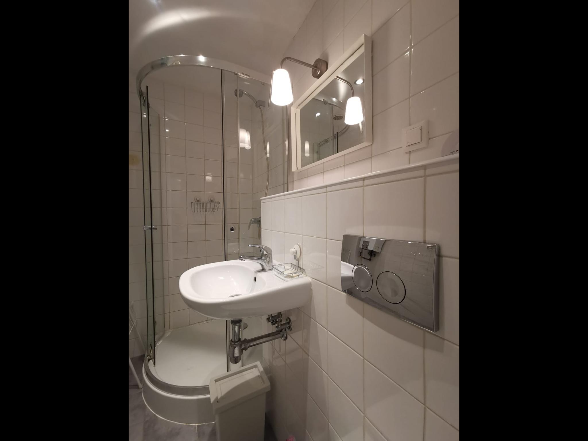 Macieja - studio apartment in Kraków - bathroom