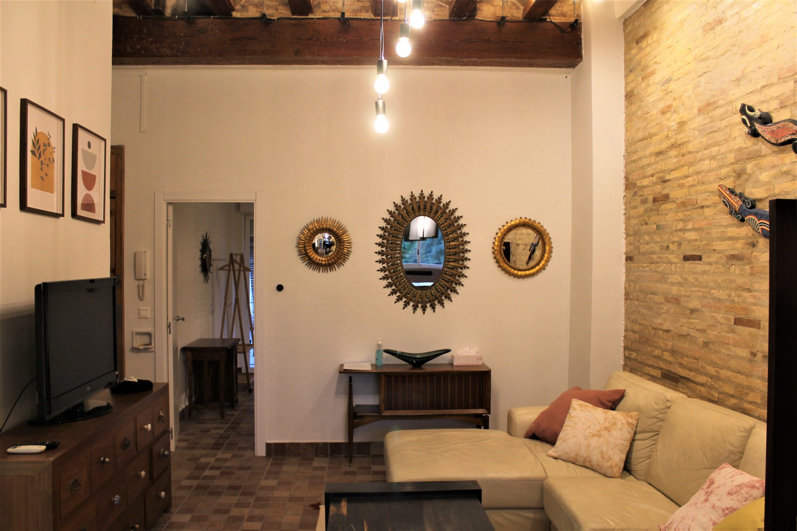 Nador – Fully equipped apartment in Valencia for expats - Living room