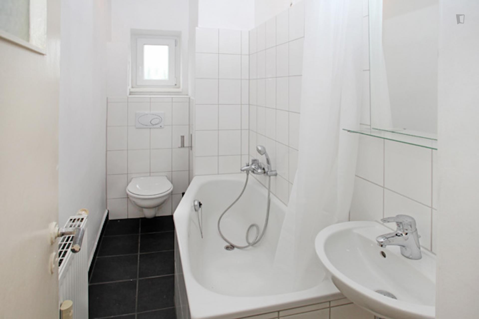 Nacken - Furnished single bedroom in Berlin - Bathroom