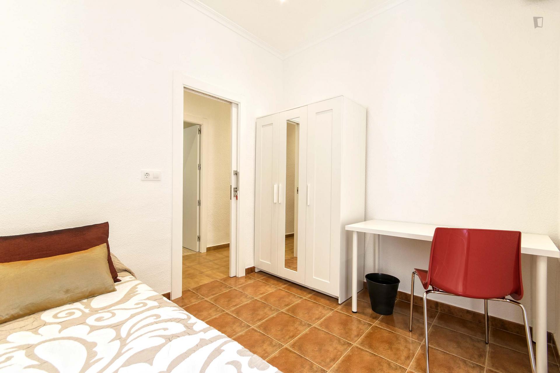 Valdes -Attractive double room in Alicante - Bedroom