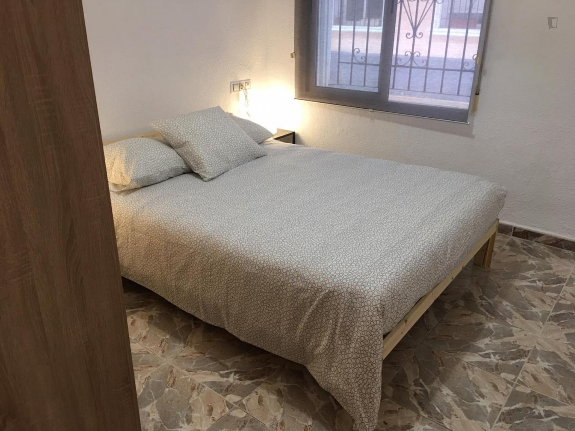 Campoamor -Nice double room in Alicante - Bedroom
