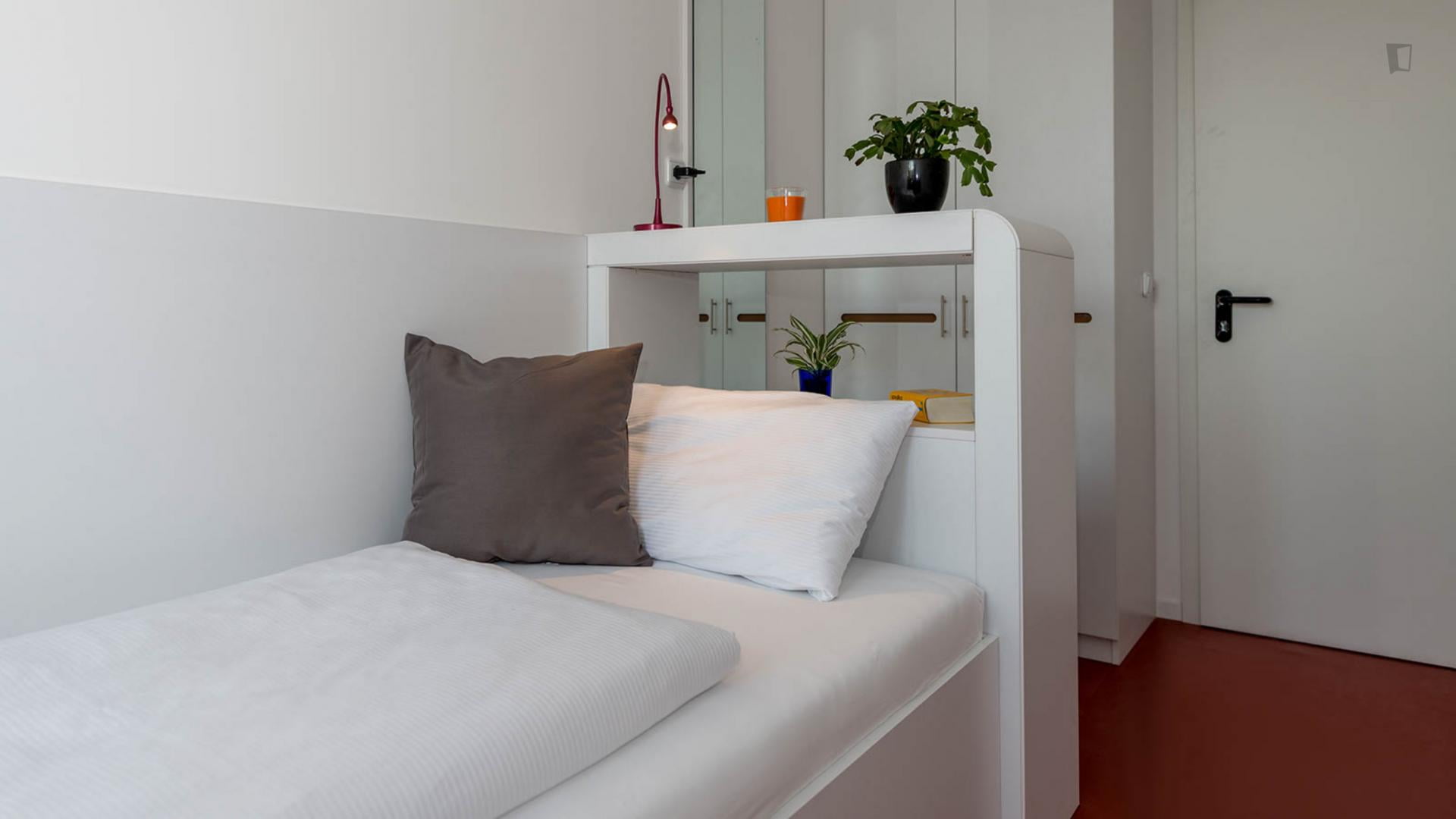 Cuvry - Entry ready studio in Berlin - Bed