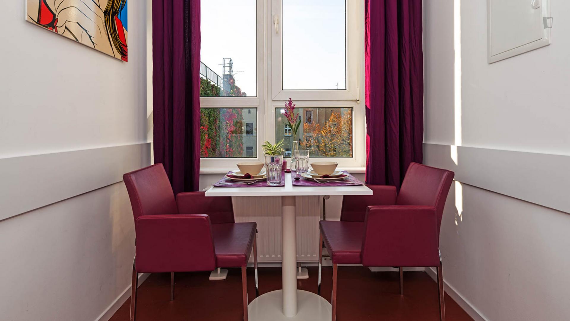 Cuvry - Entry ready studio in Berlin - Dining